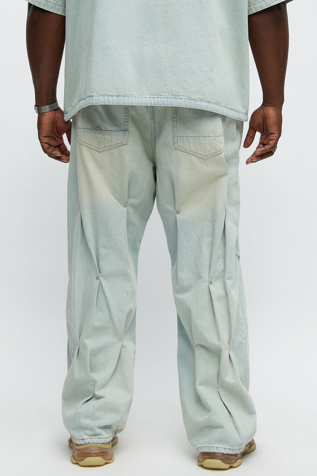 Rivet Edge Baggy Jeans - Light Wash