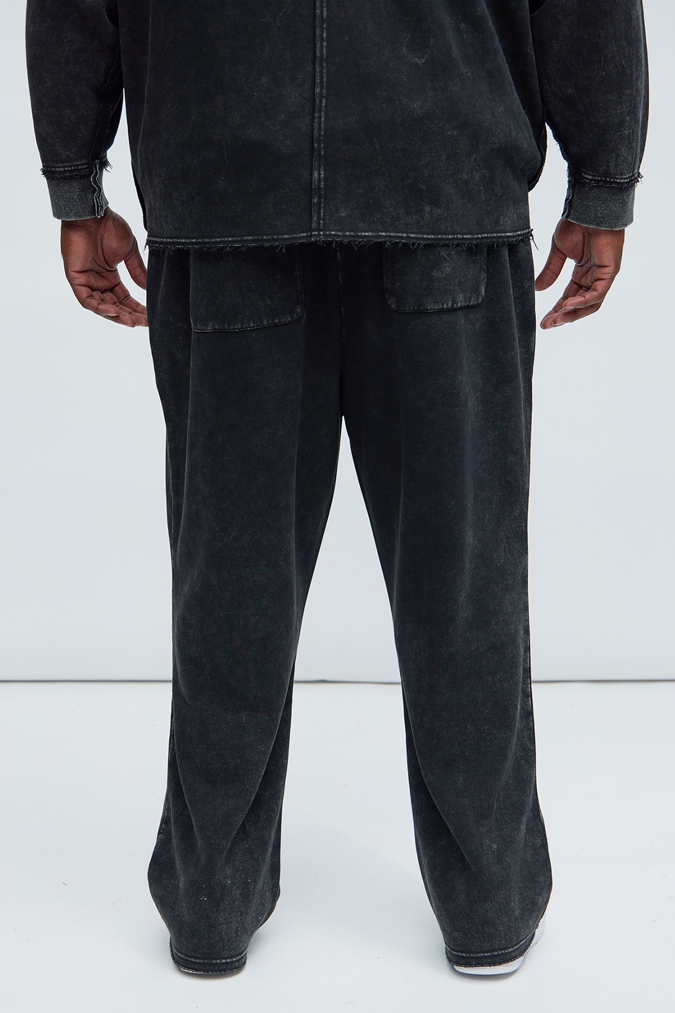 Tyson Frayed Seams Sweatpants - Black