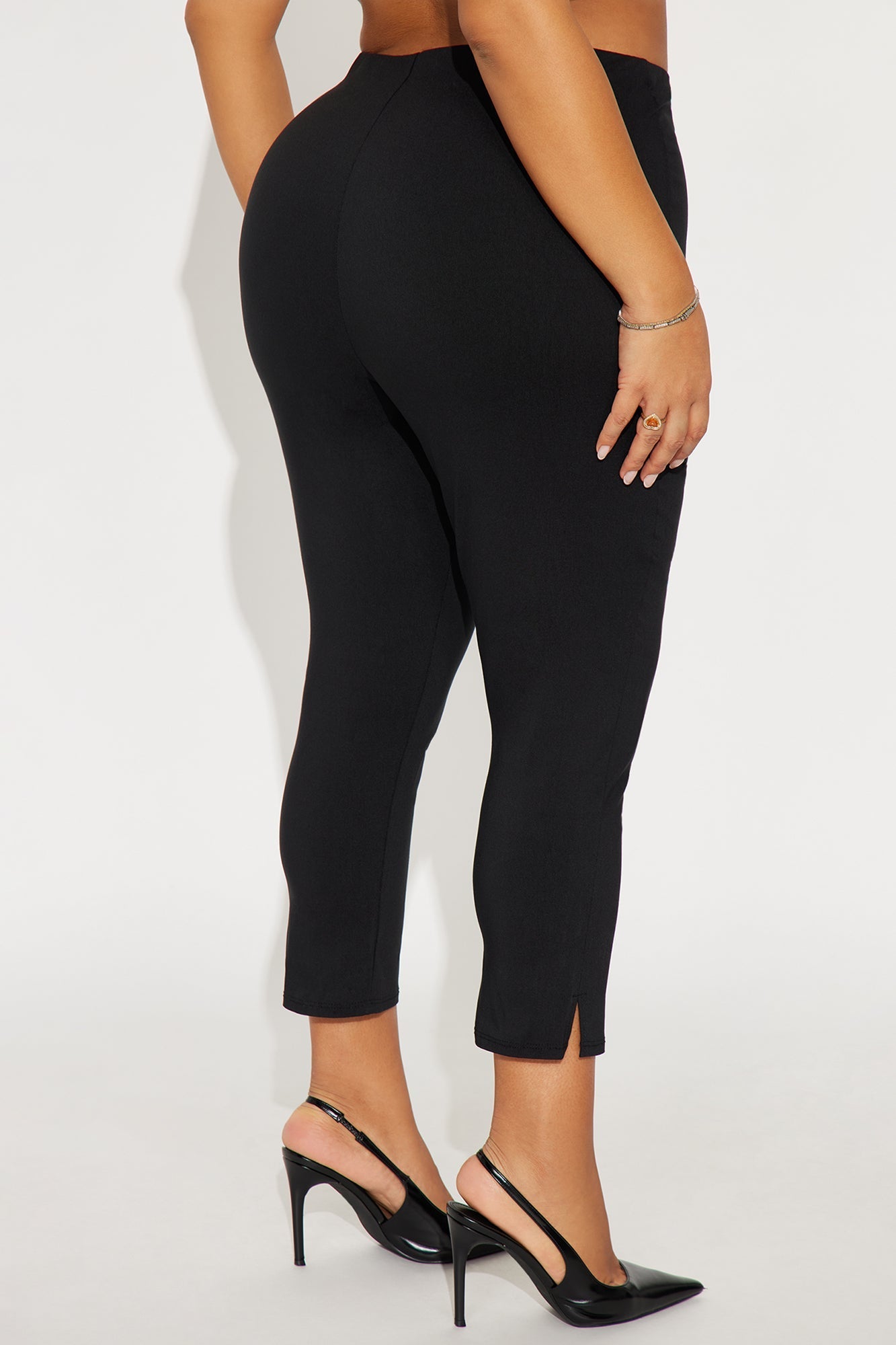 Sadie Millennium Mid Rise Capri Pant 23″ - Black