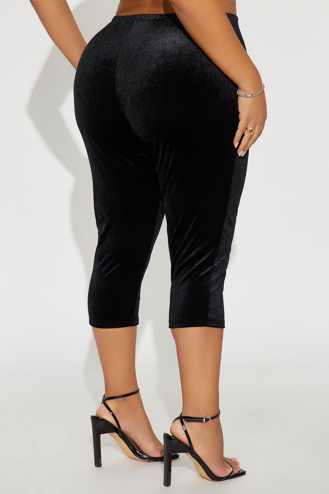 Analisa High Rise Velvet Capri Legging 19″ - Black