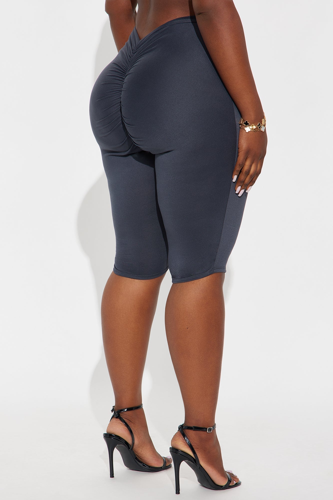 Feeling Cheeky Mid Rise Ruched Butt Capri Legging 14″ - Charcoal