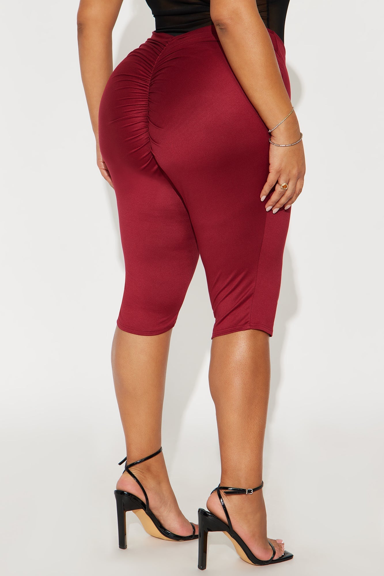 Feeling Cheeky Mid Rise Ruched Butt Capri Legging 14″ - Red