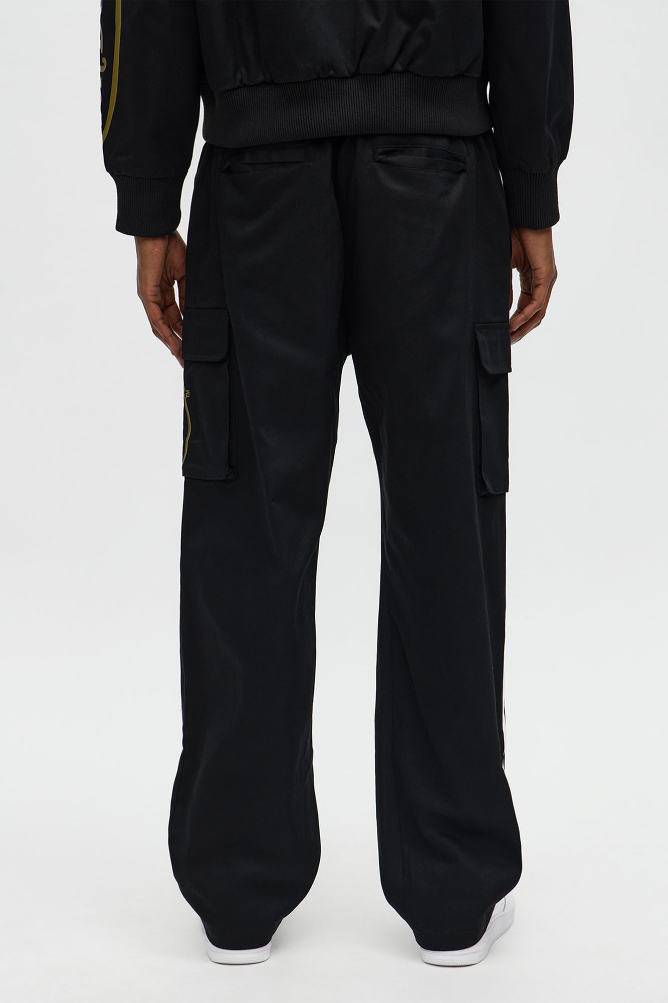 Von Dutch Patch Baggy Cargo Pants - Black