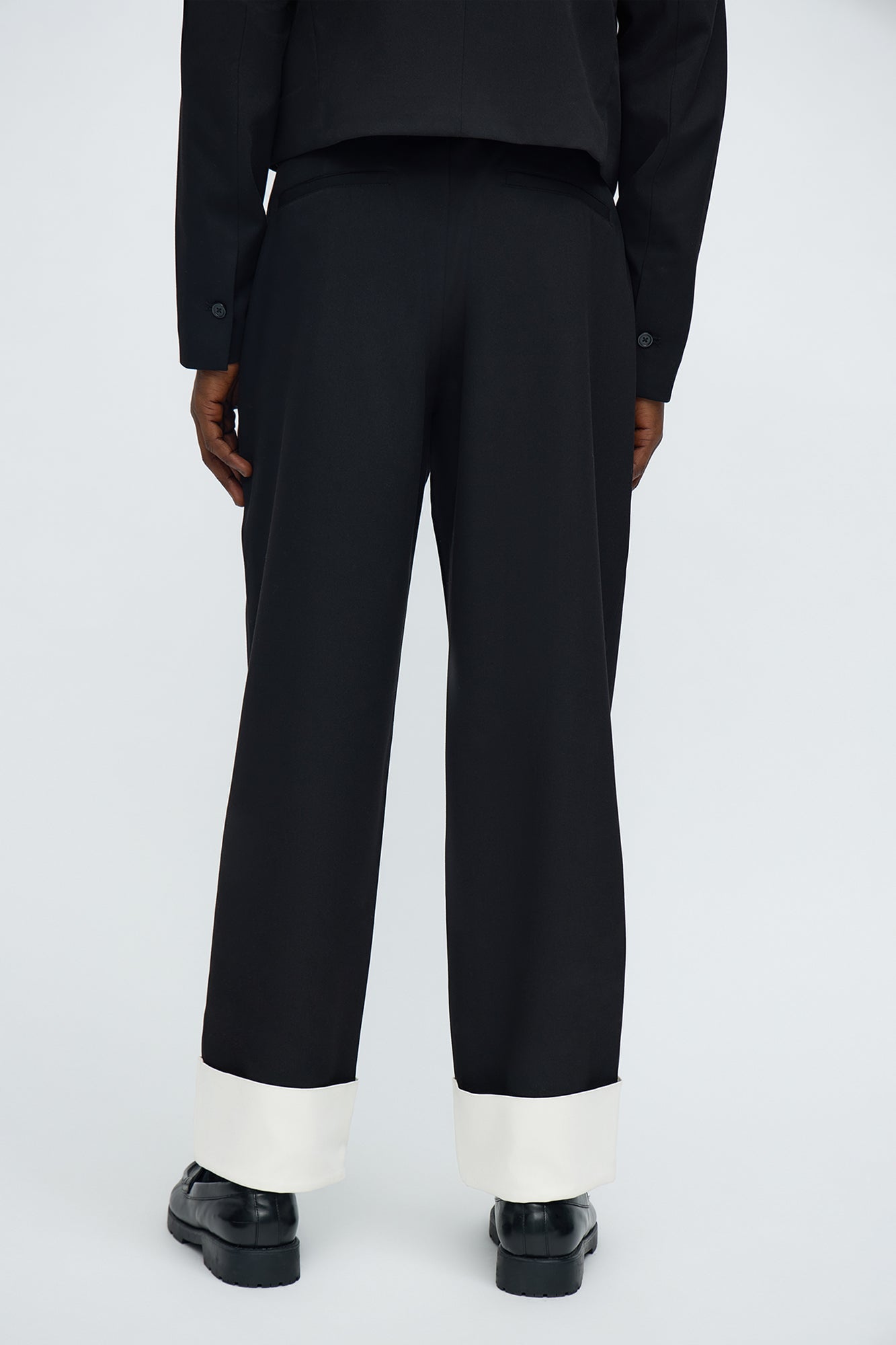 Larchmont Pleated Trouser - Black