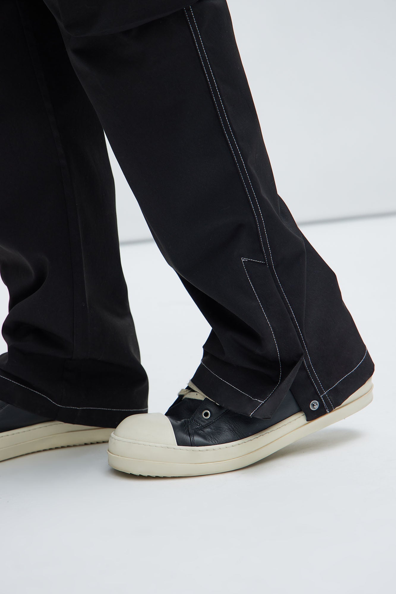 Curtis Contrast Stitch Relaxed Cargo Pants - Black