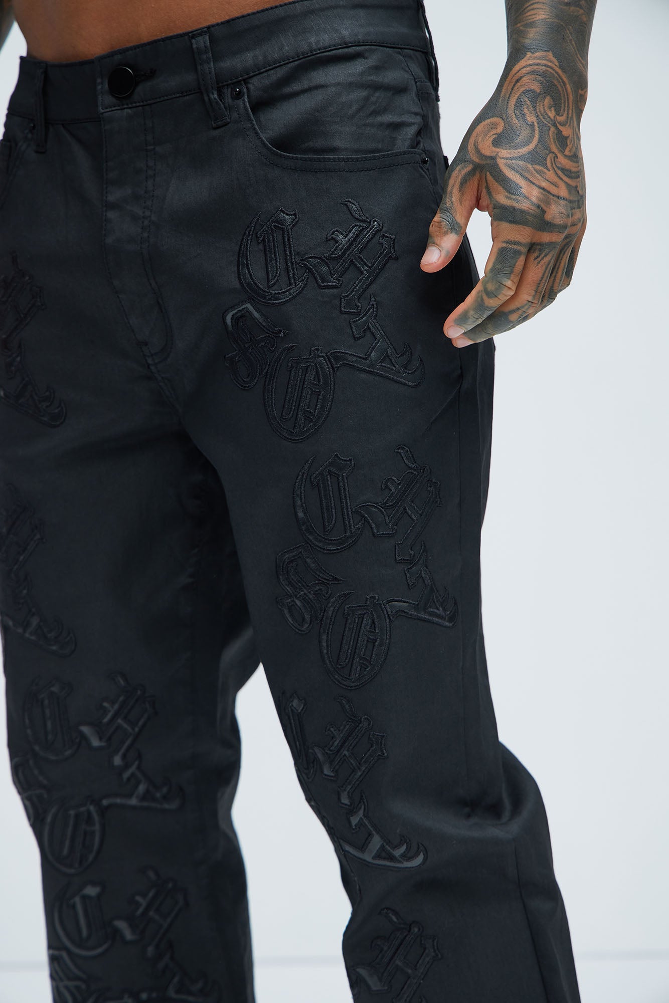 Chaos Embroidery Straight Jeans - Black