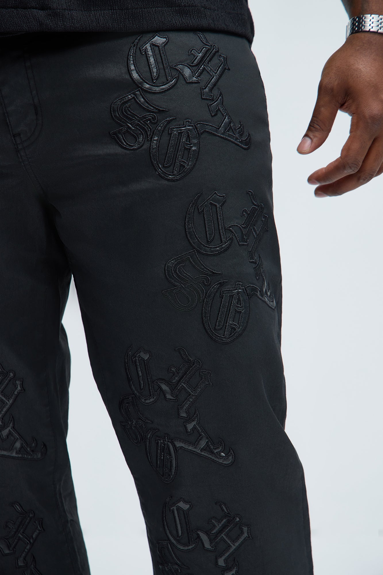 Chaos Embroidery Straight Jeans - Black