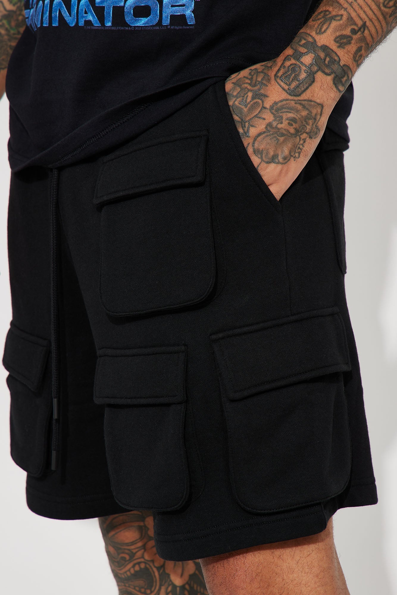 Different Levels Relaxed Cargo Shorts - Black