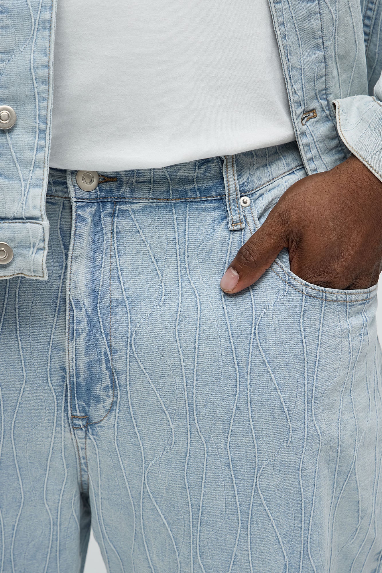 Wavy Jacquard Straight Jeans - Light Blue Wash