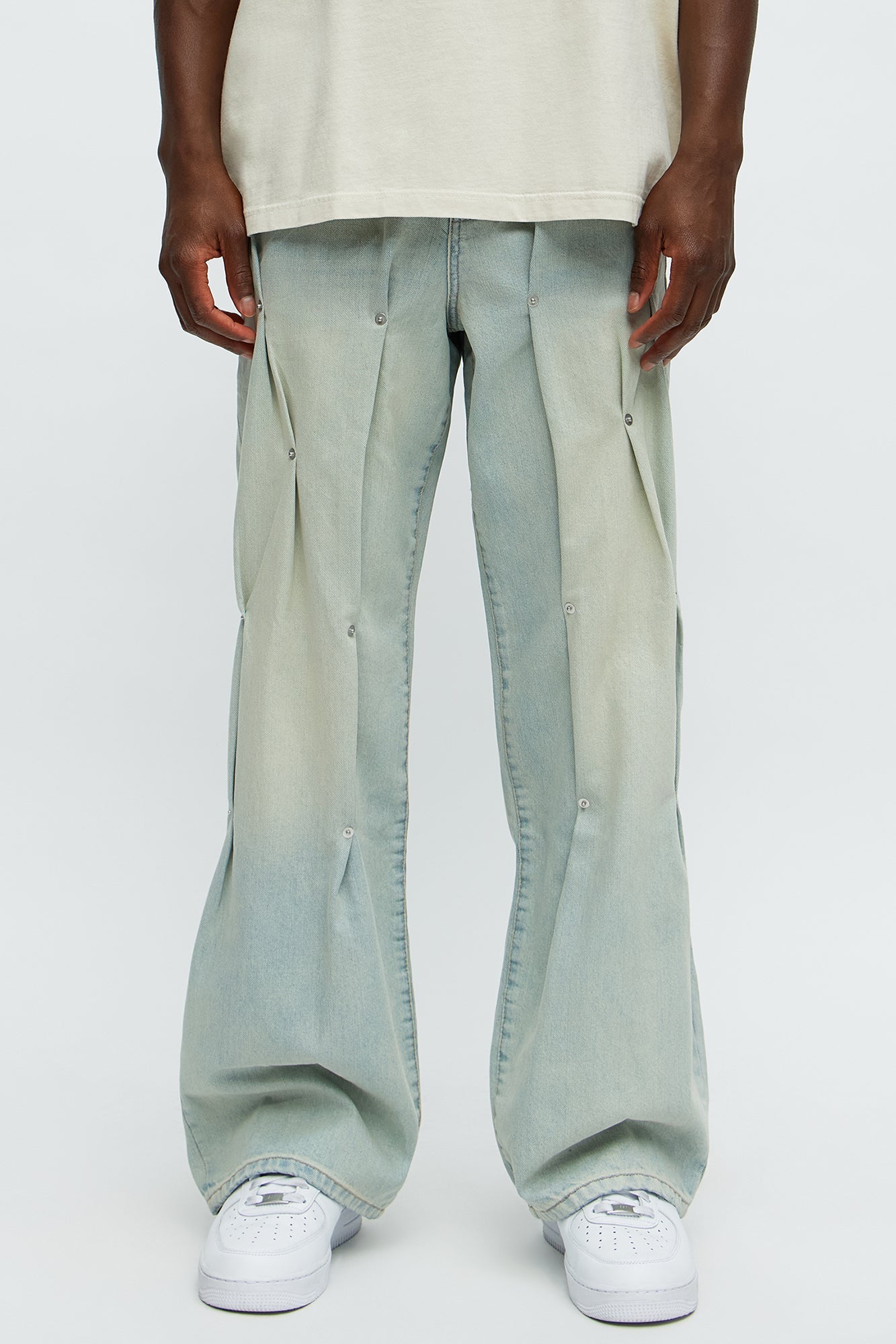 Rivet Edge Baggy Jeans - Light Wash
