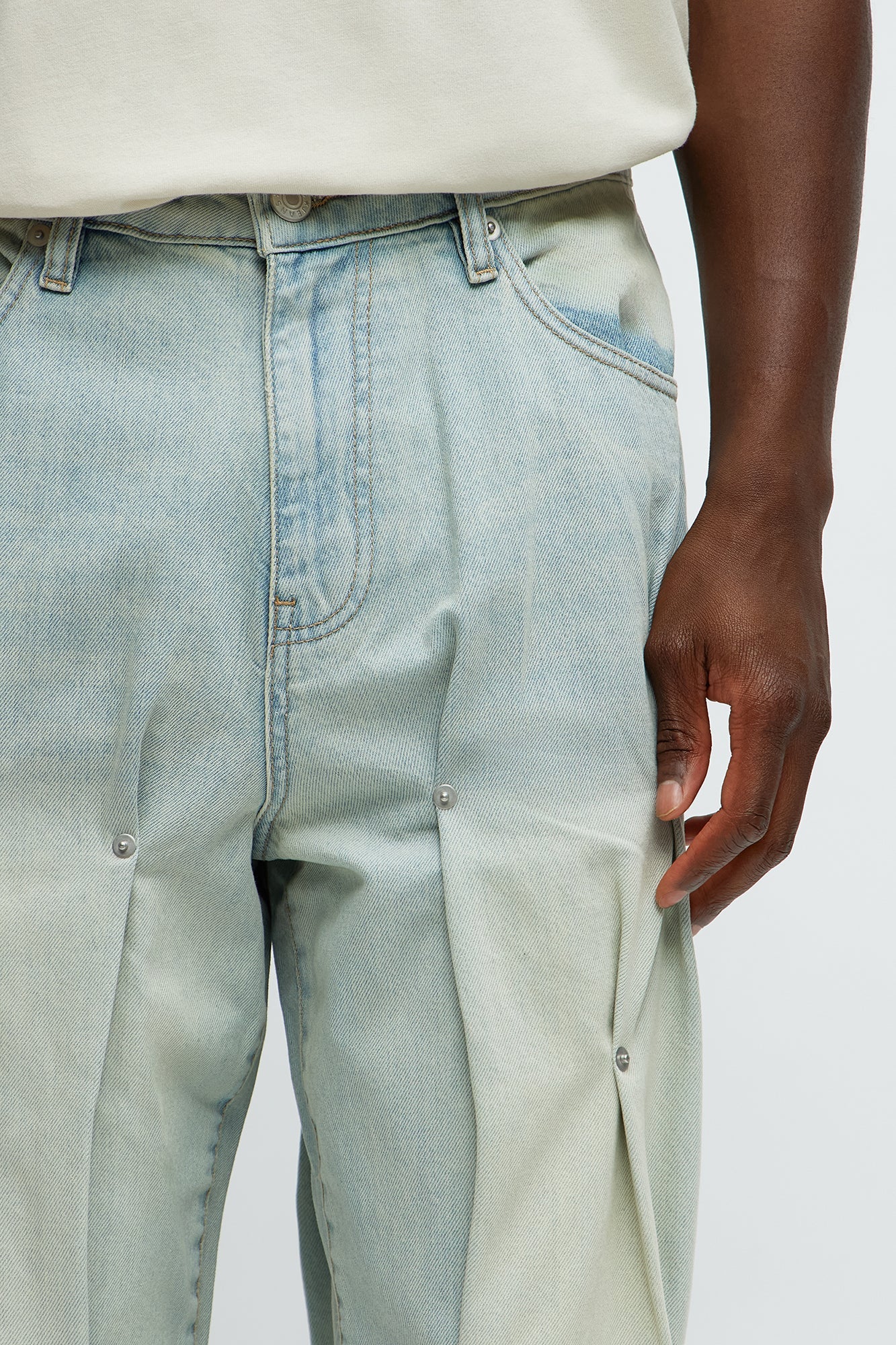 Rivet Edge Baggy Jeans - Light Wash