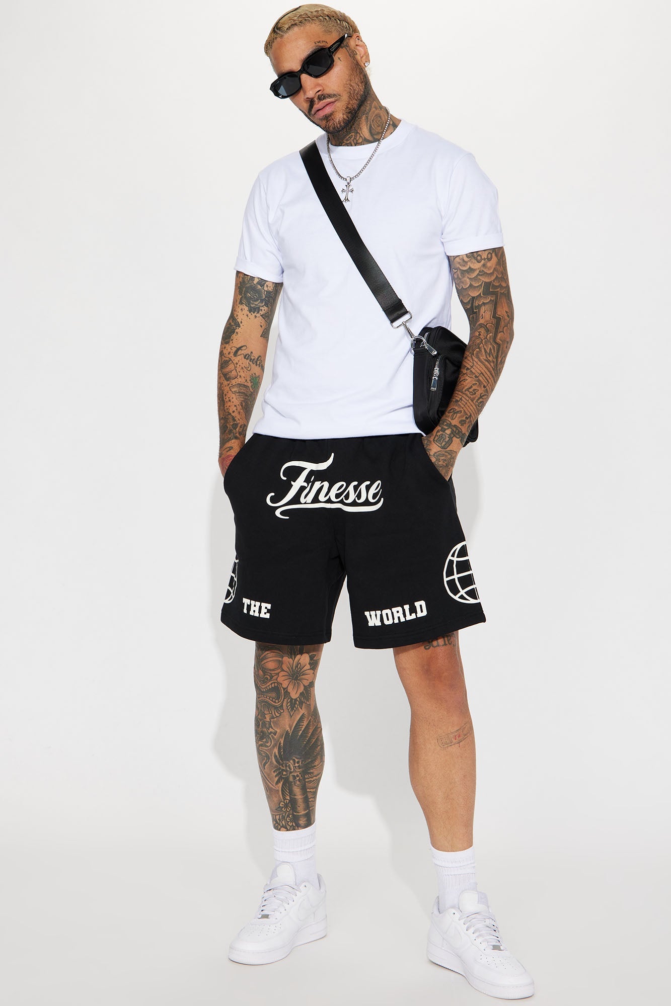 Finesse The World Relaxed Short - Black