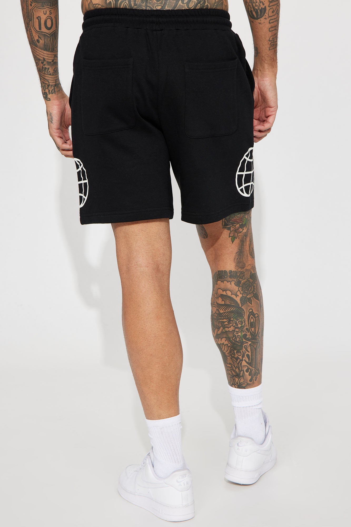 Finesse The World Relaxed Short - Black