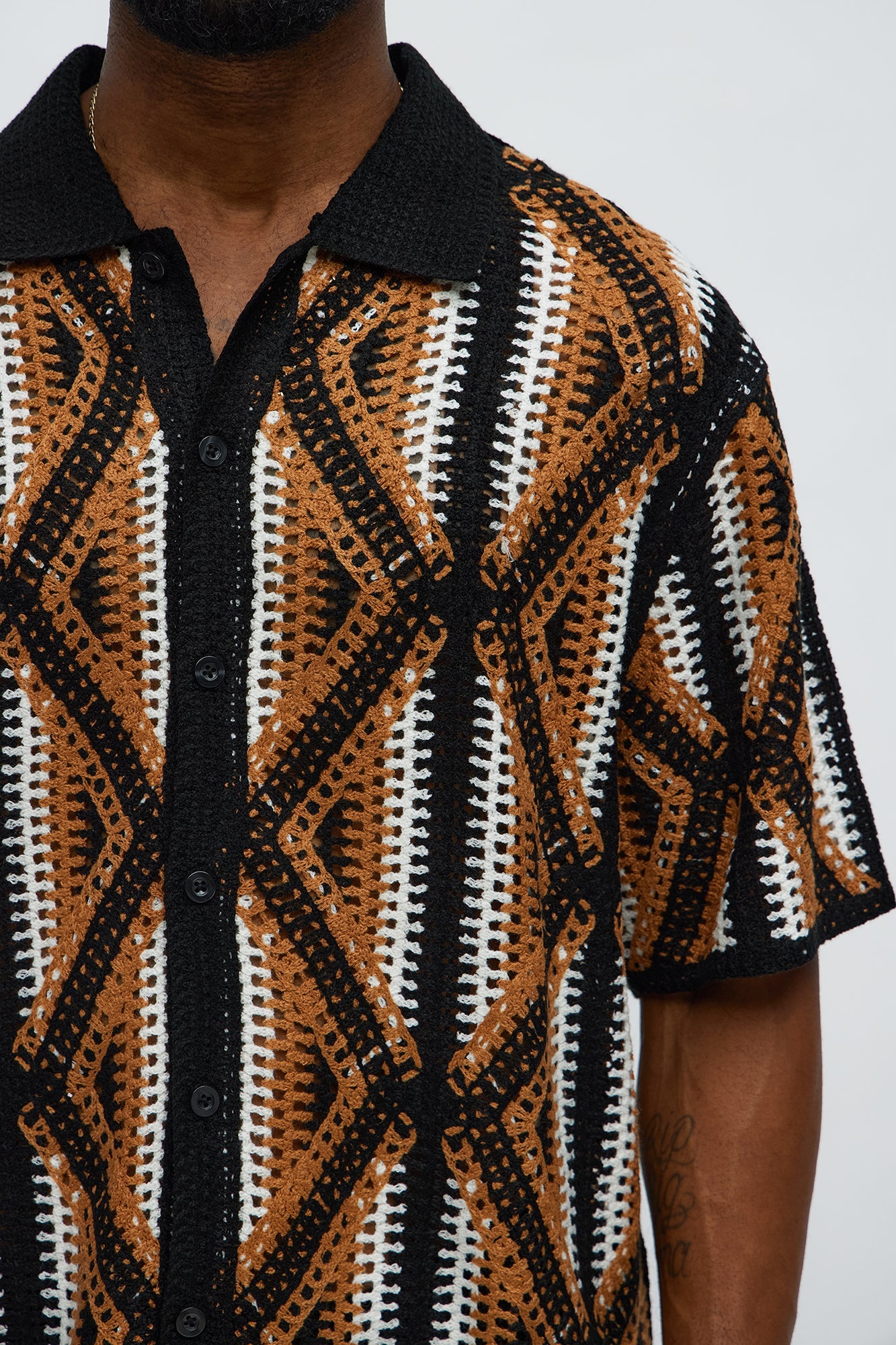 Cropped Relaxed Triangles Knit Closed Collar Shirt - Black/combo