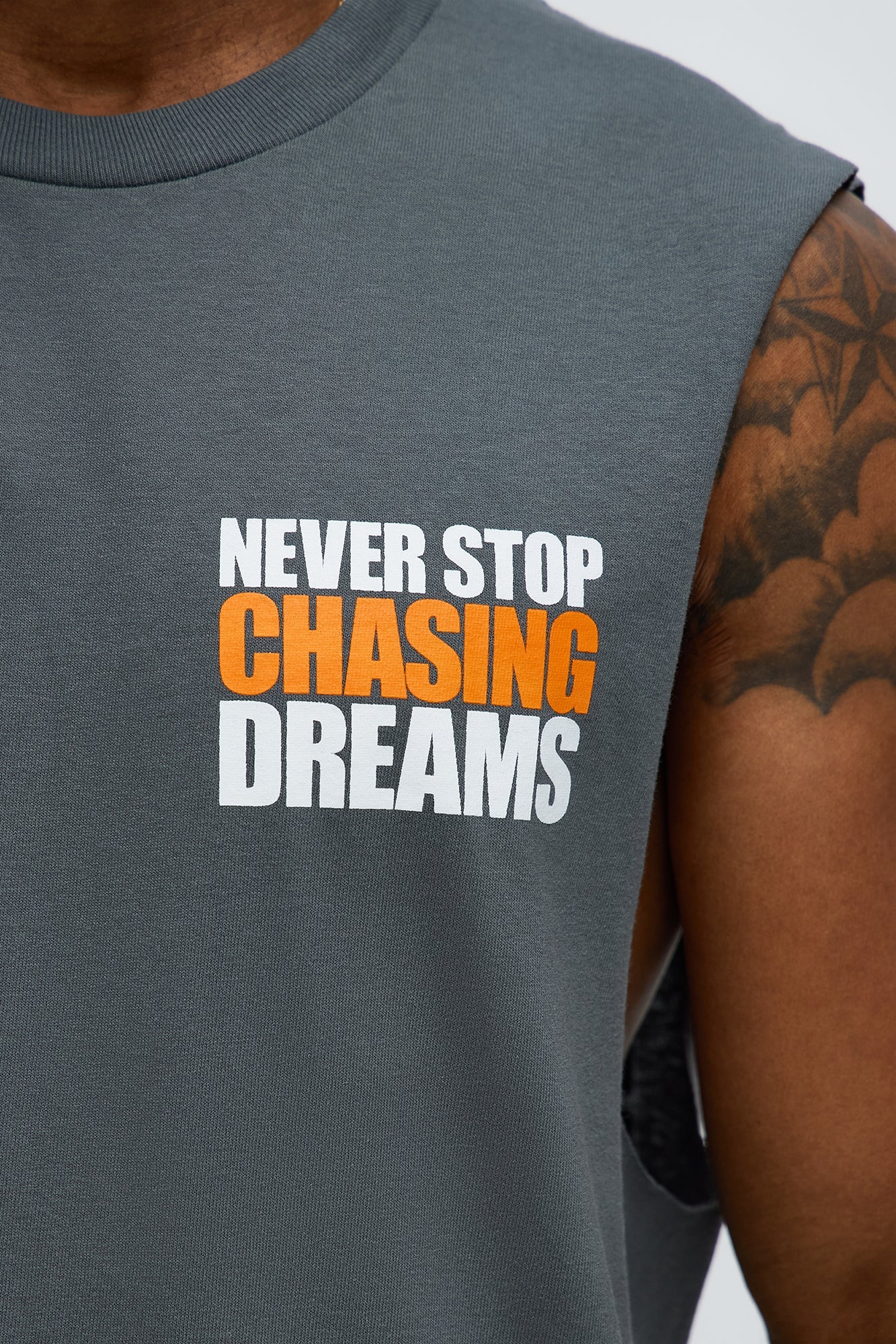 Never Stop Chasing Dreams Muscle Tee - Grey