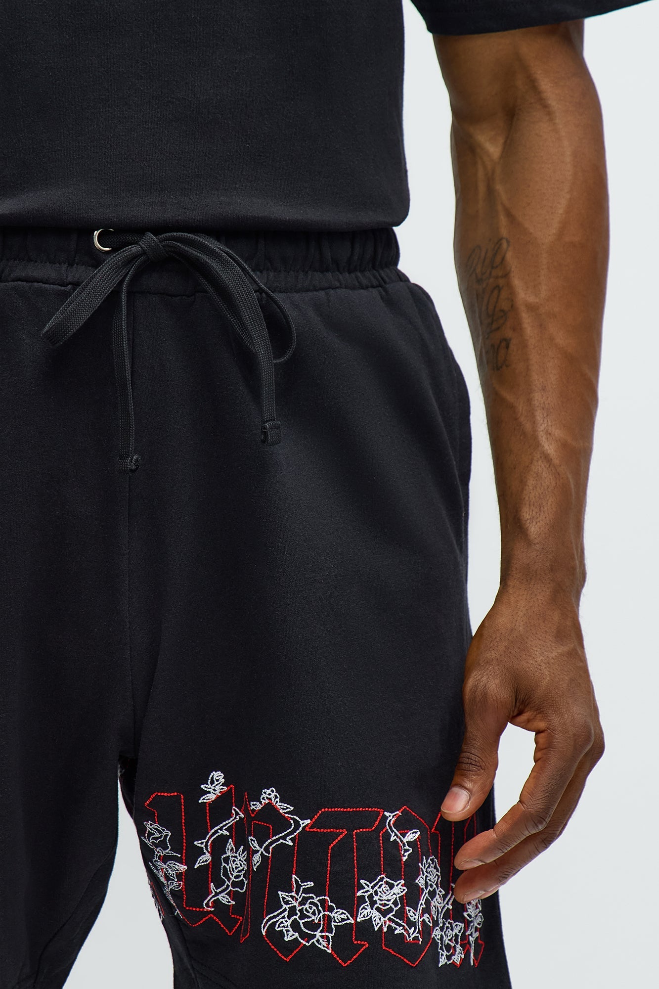 Rose Bundle Sweatshorts - Black