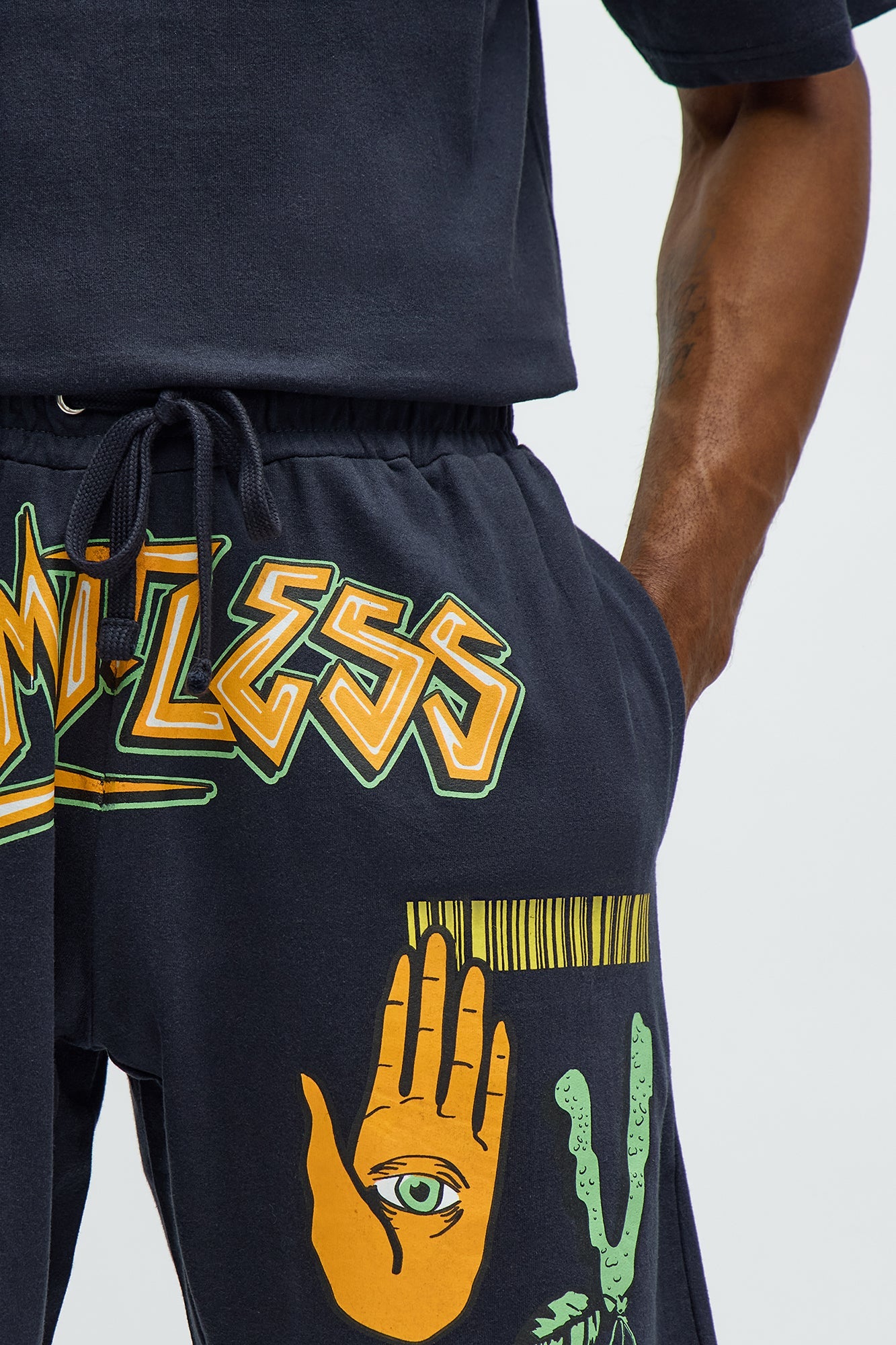 Stack Cash Chase Stars Sweatshorts - Black