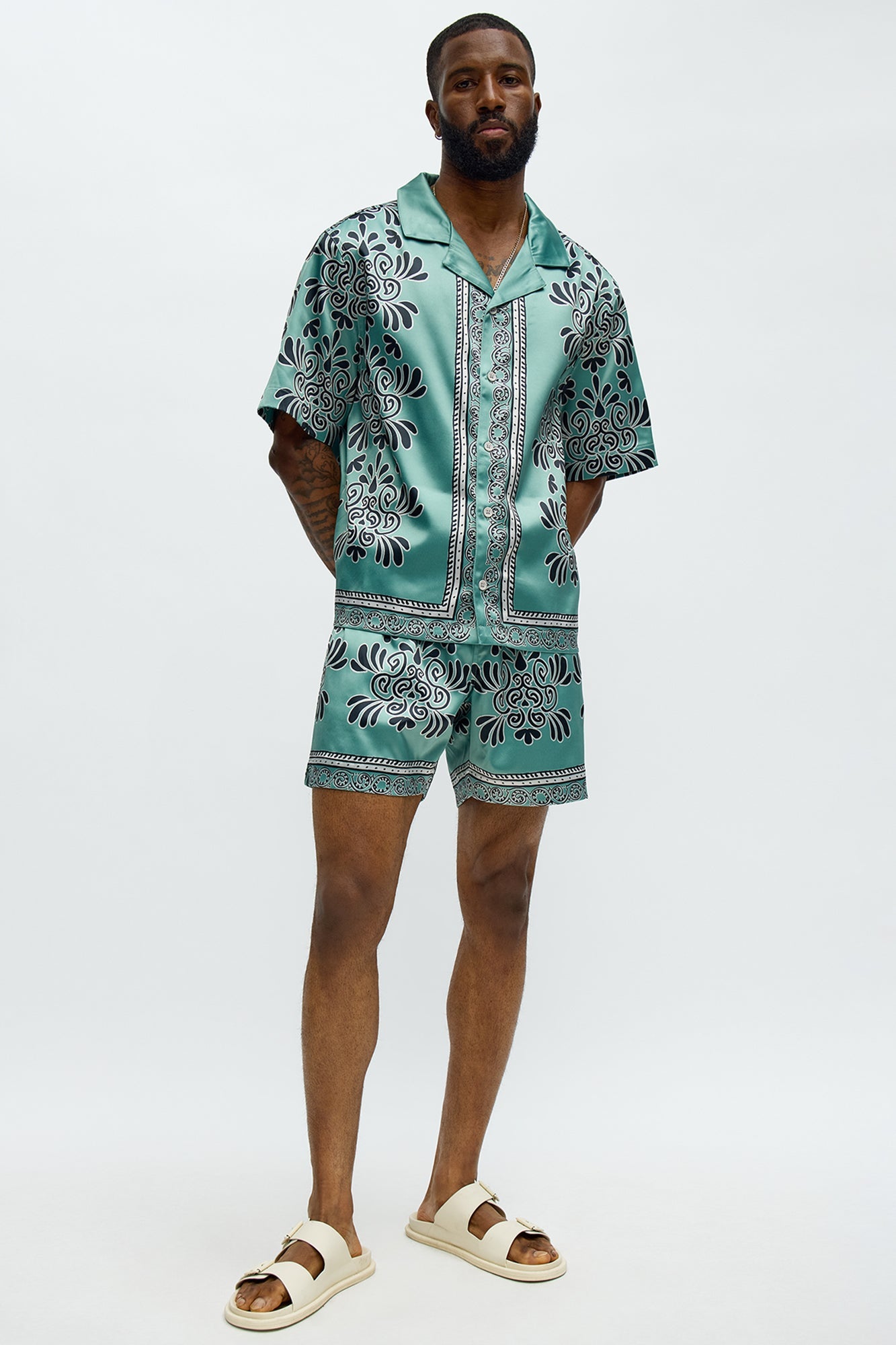 Relaxed Centerpiece Short - Green/combo