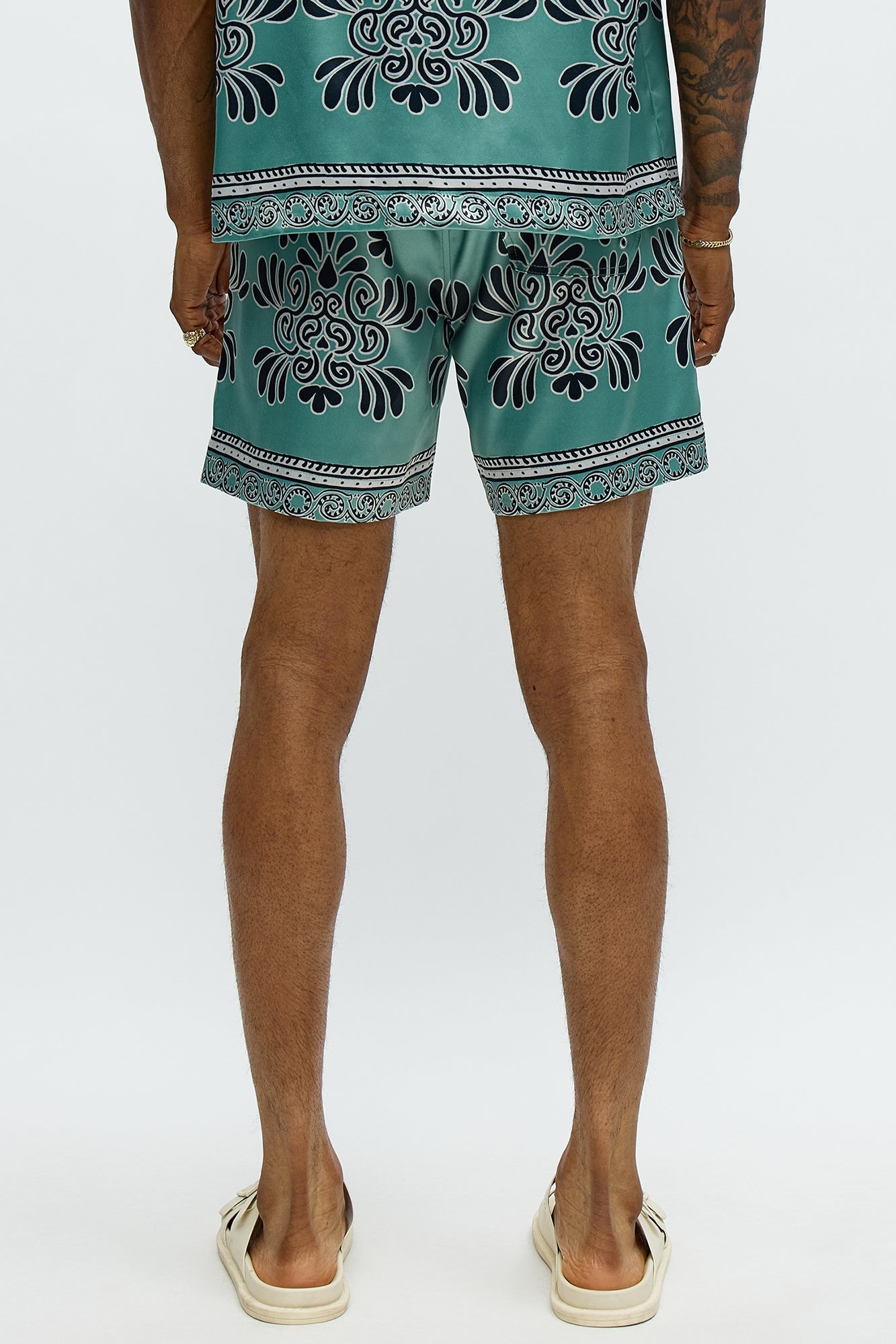 Relaxed Centerpiece Short - Green/combo