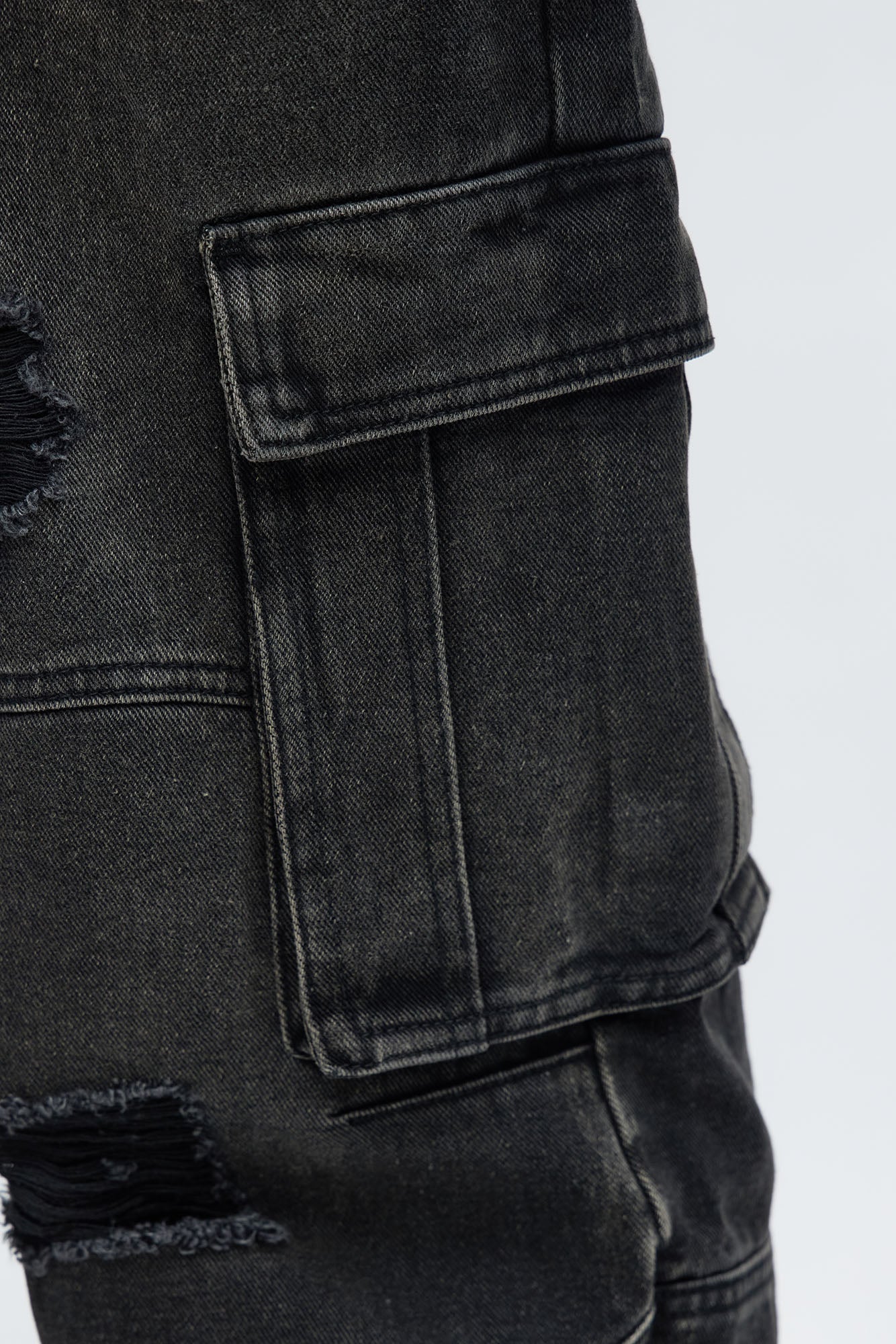 Baggy Get Closer Distressed Cargo Jeans - Black Wash