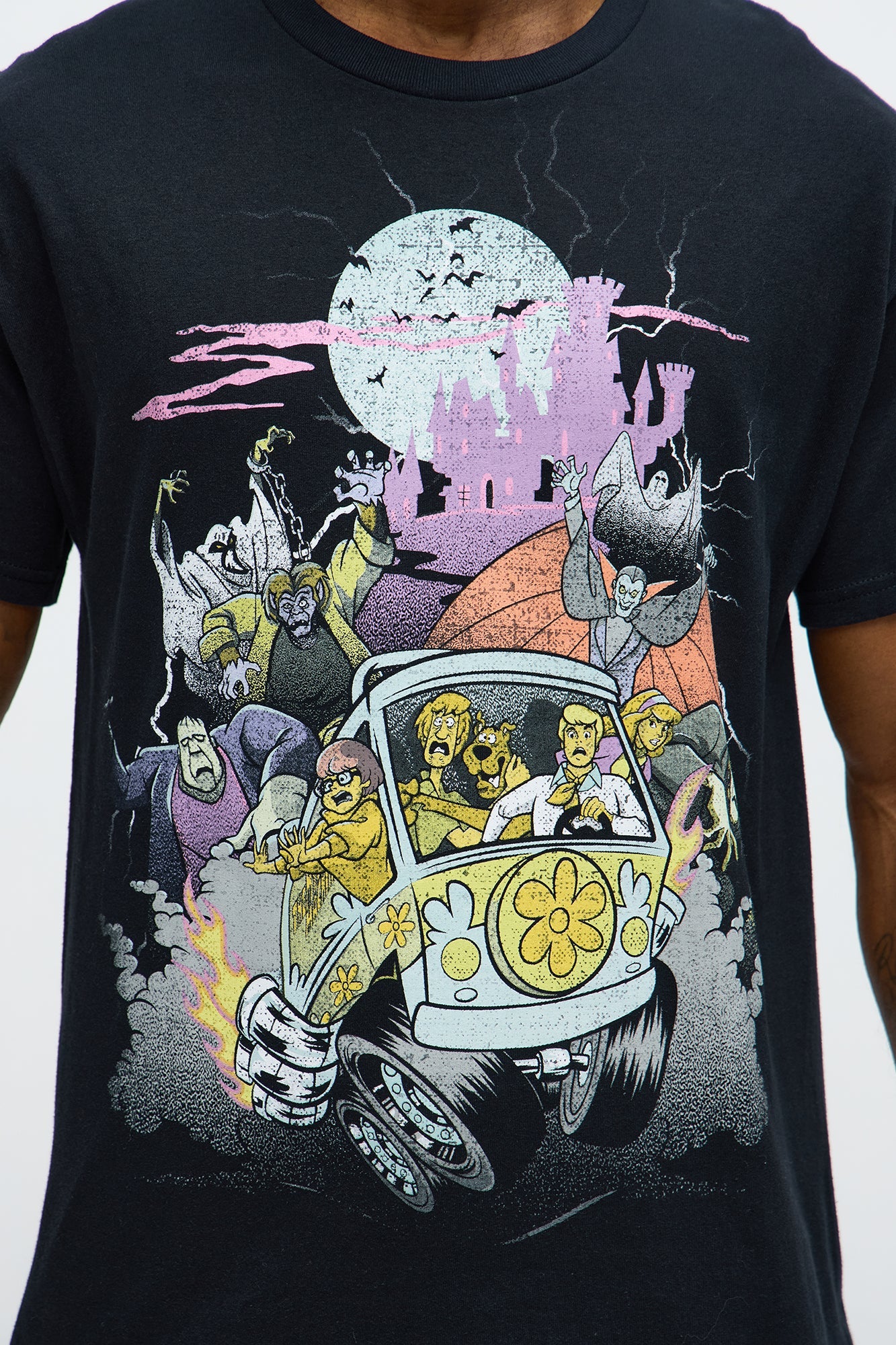 Scooby Doo Gang And Ghouls Short Sleeve Tee - Black