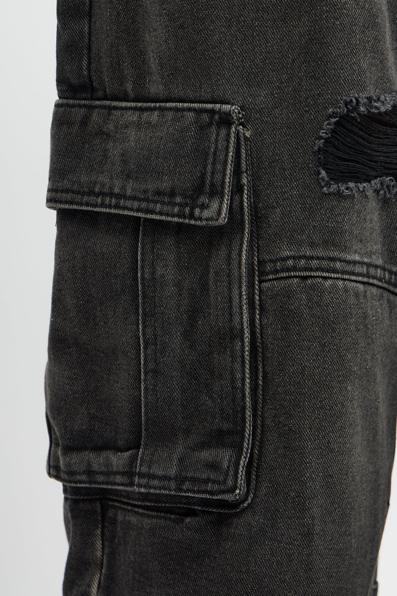 Baggy Get Closer Distressed Cargo Jeans - Black Wash