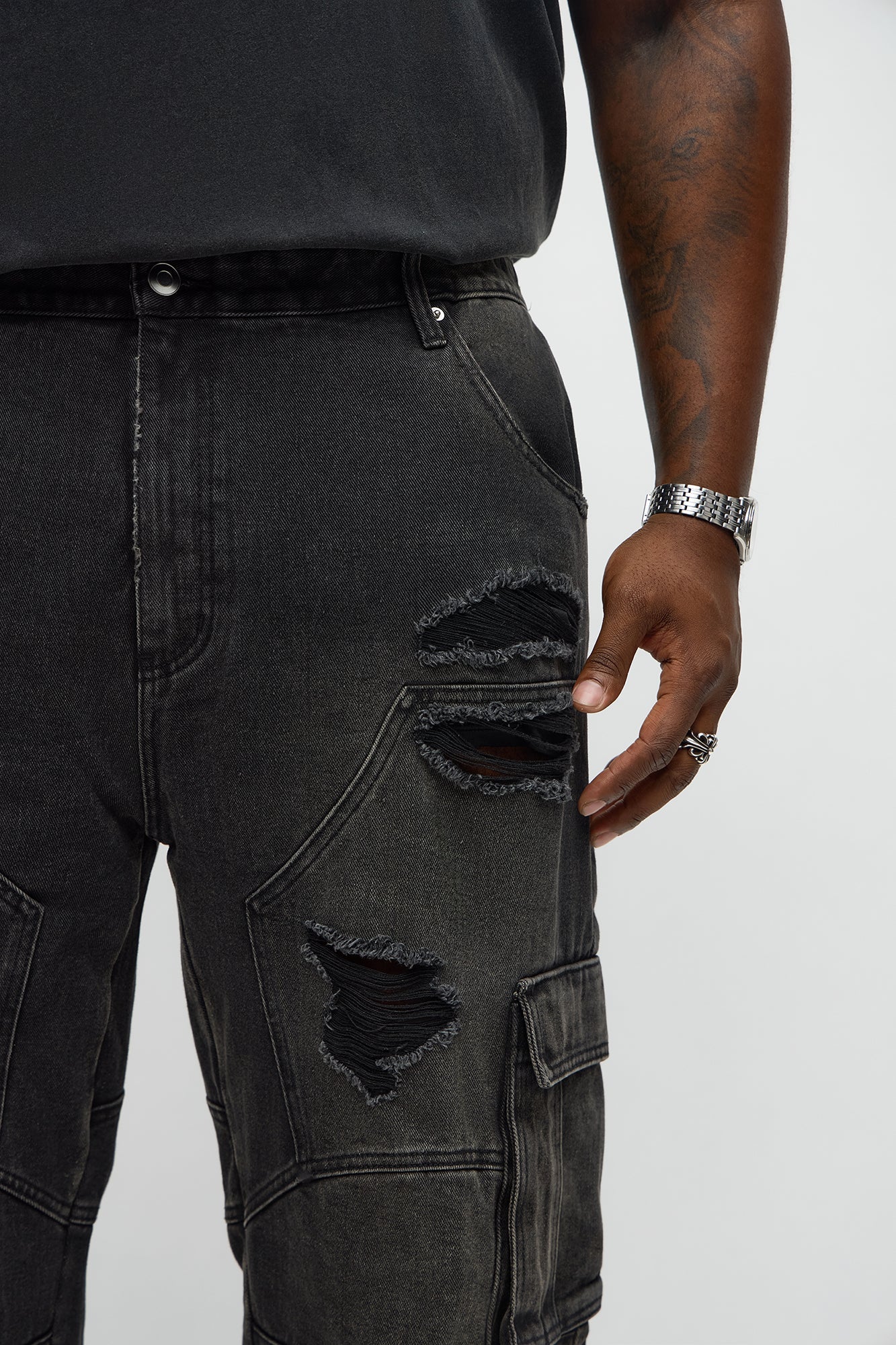 Baggy Get Closer Distressed Cargo Jeans - Black Wash