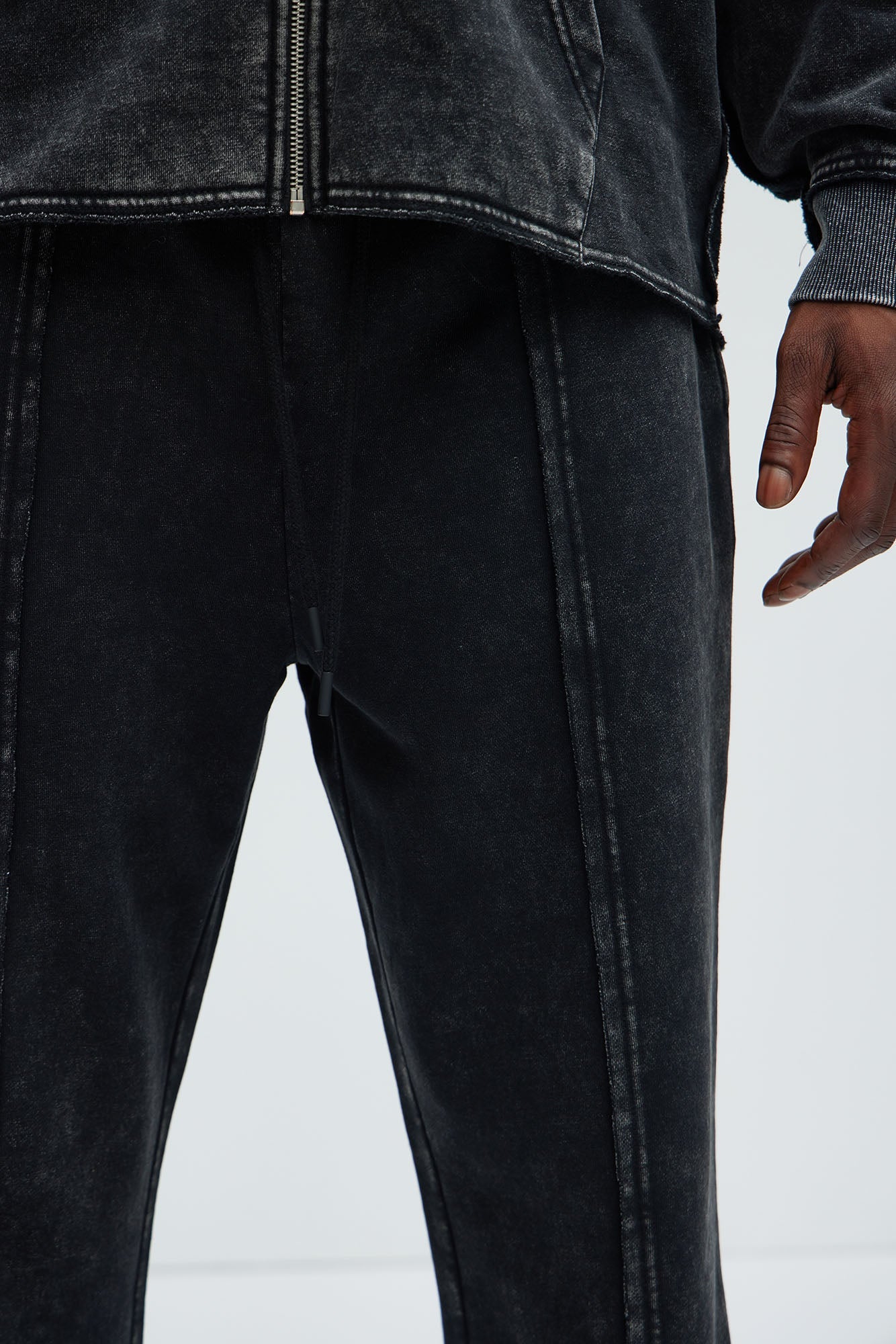 Tyson Frayed Seams Sweatpants - Black