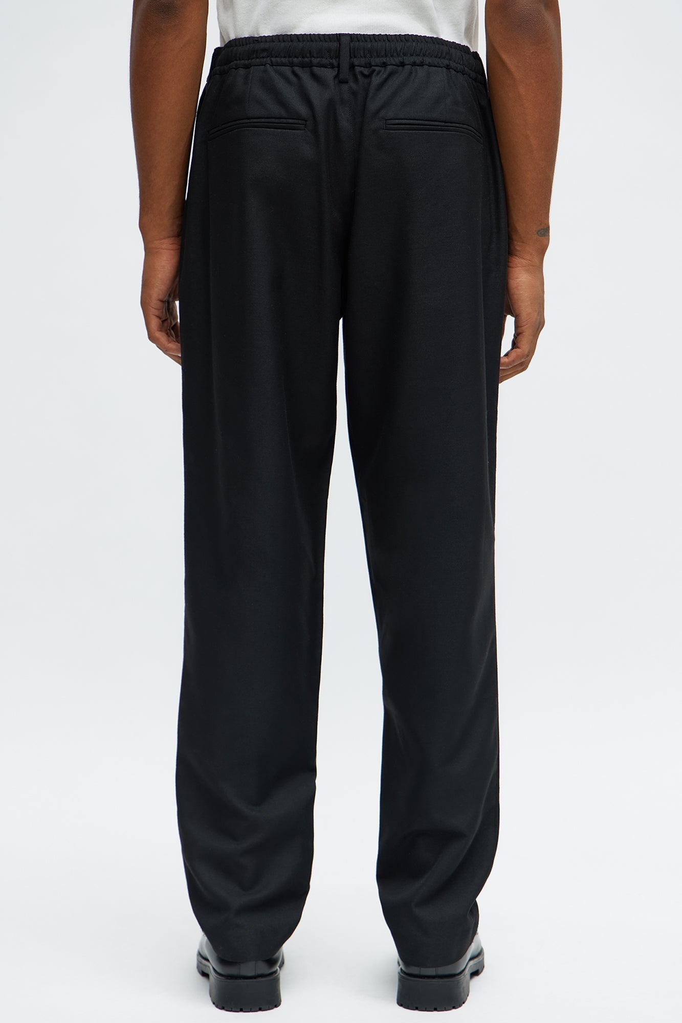 Slim Modern Stretch-Waist Everyday Trouser - Black