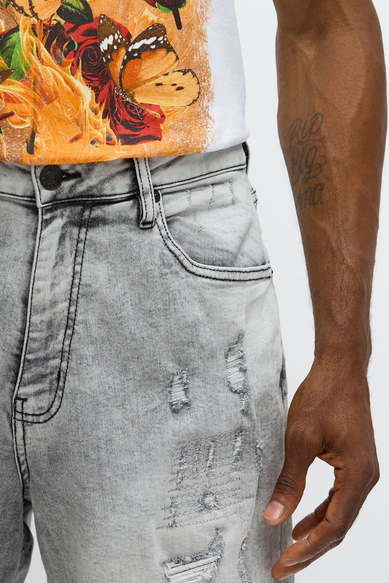 Relaxed Looking Out Ripped And Repair Denim Shorts - Grey