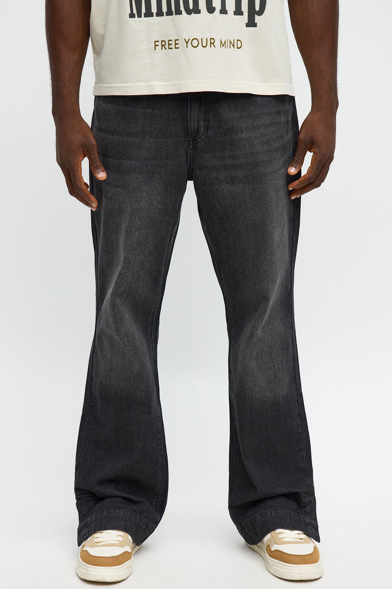 Straight Flare Snapped In Jean - Black Wash