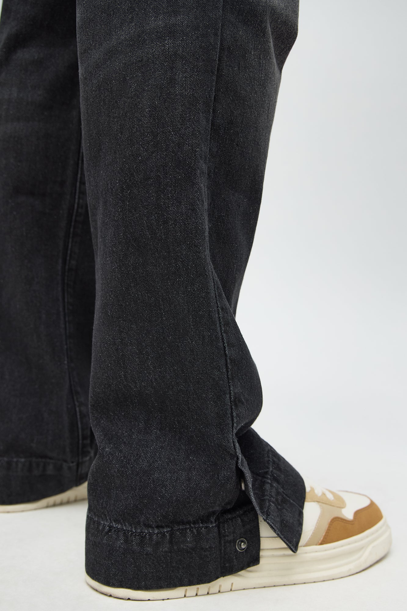 Straight Flare Snapped In Jean - Black Wash