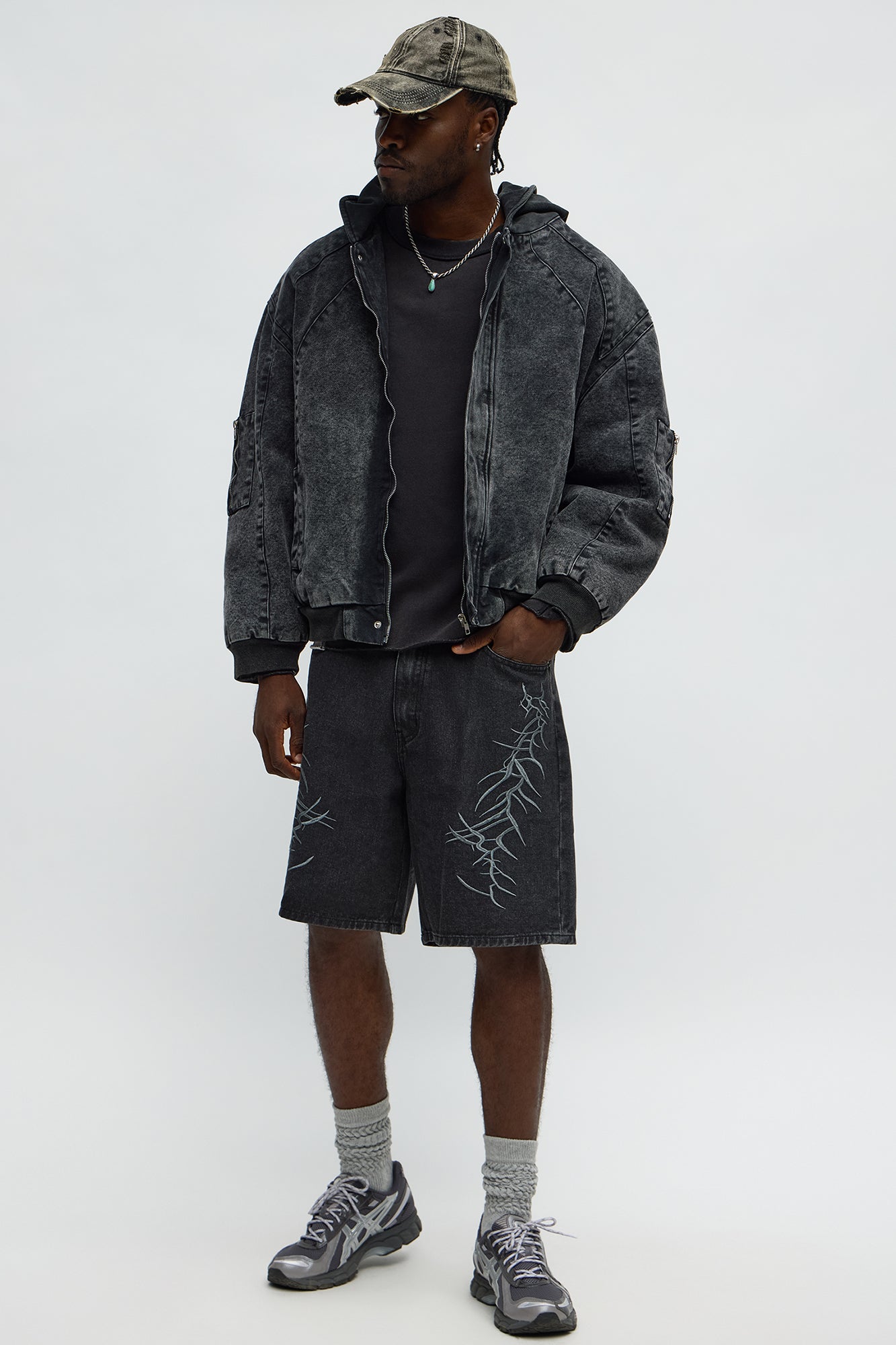 Relaxed Thread Bare Embroidered Denim Short - Black Wash