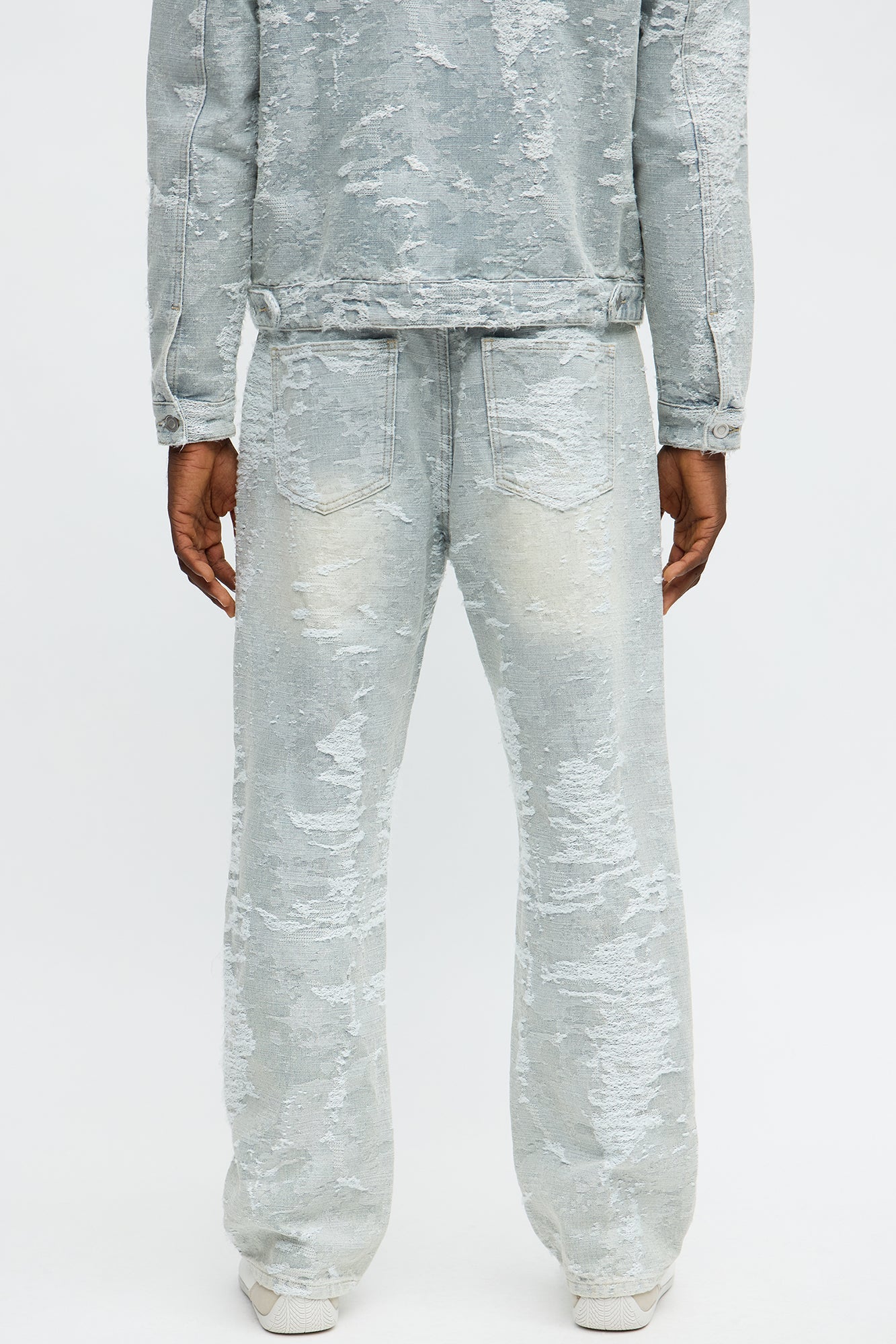 Straight Fading In And Out Jeans - Light Wash