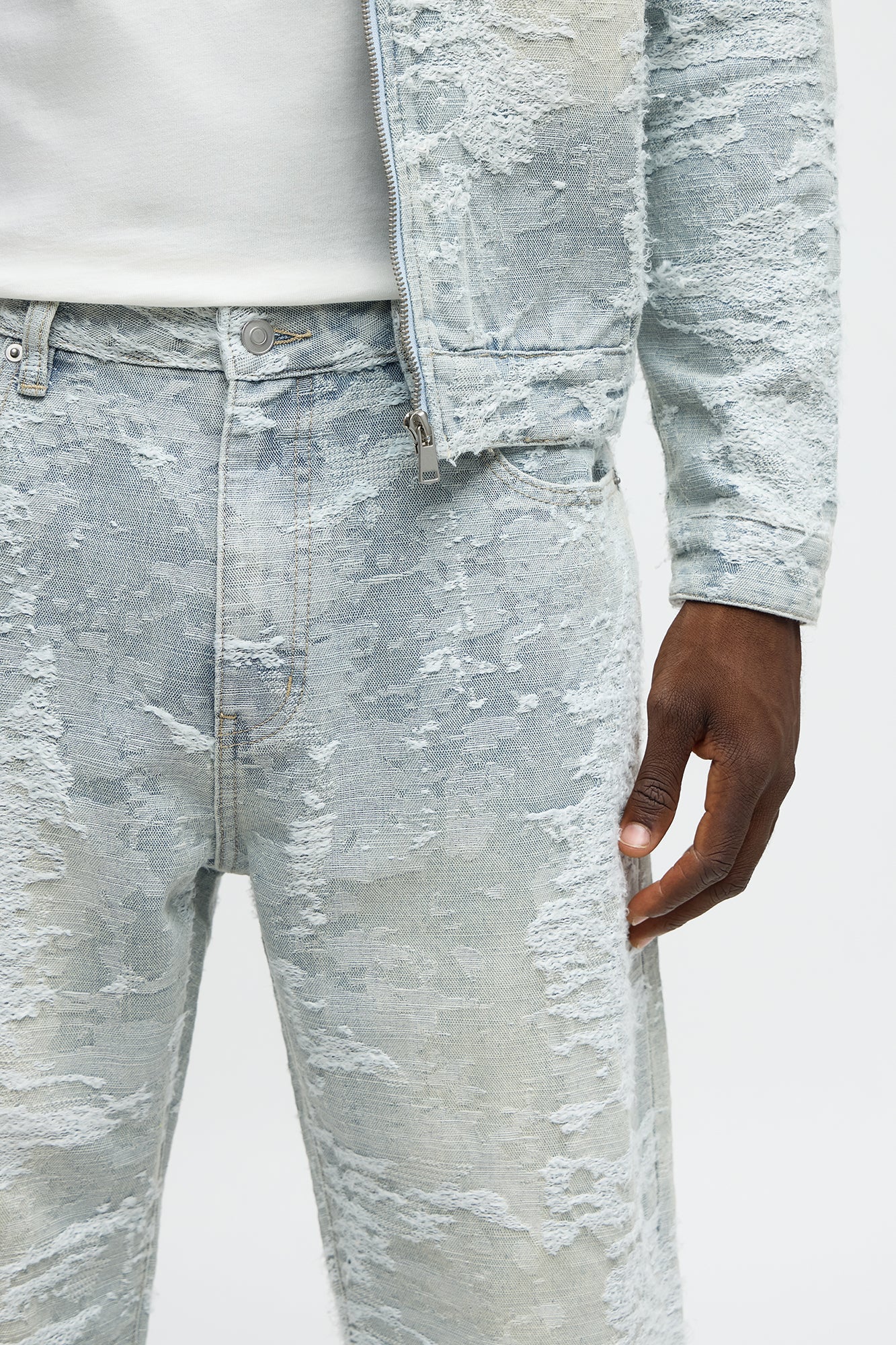 Straight Fading In And Out Jeans - Light Wash