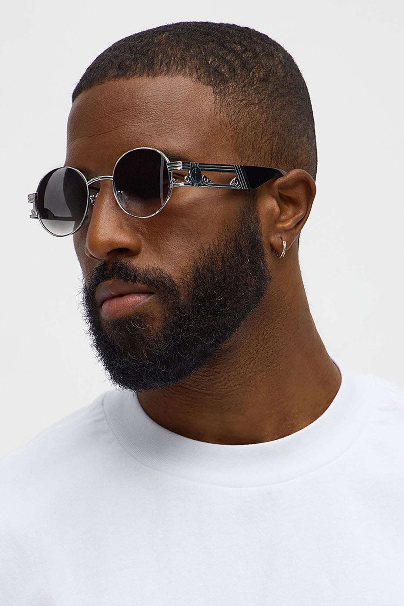 Sleek Oval Metal Frame Sunglasses - Black/Silver