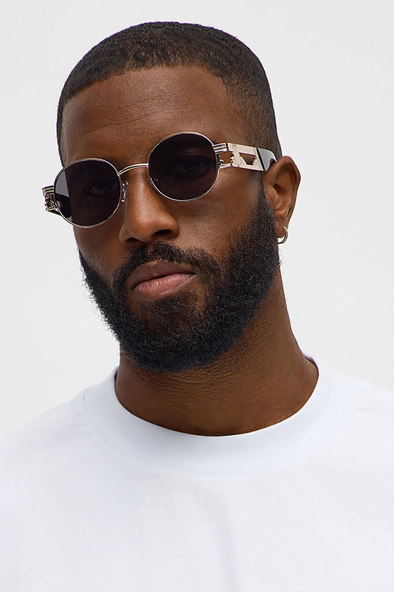 Sleek Oval Metal Frame Sunglasses - Black/Gold