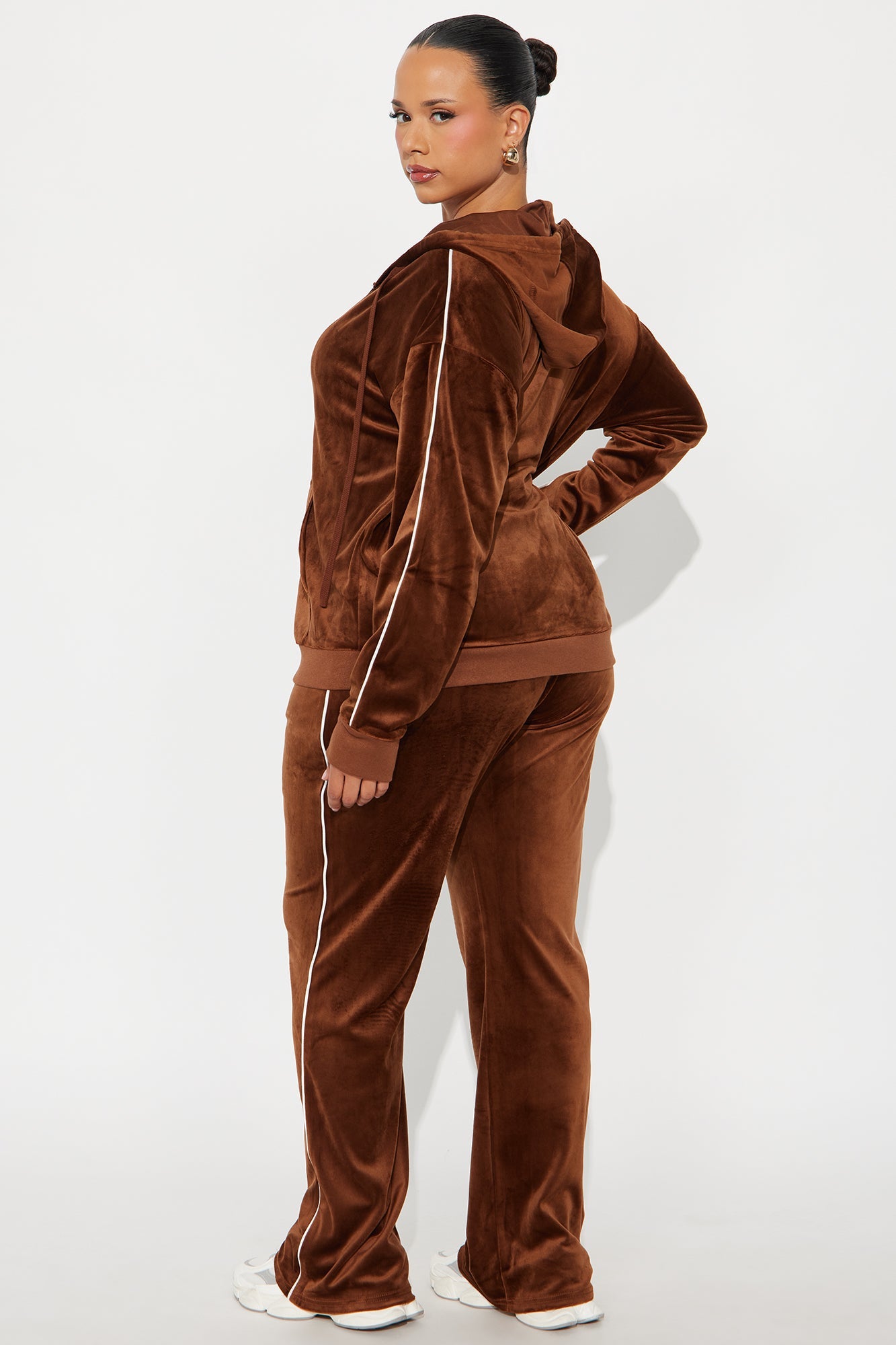 Chill Vibes Velour Pant Set - Brown