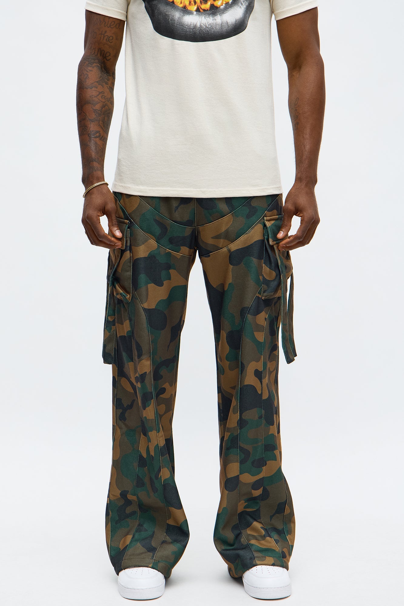 Baggy Cargo Look At Me Sweatpants - Camouflage
