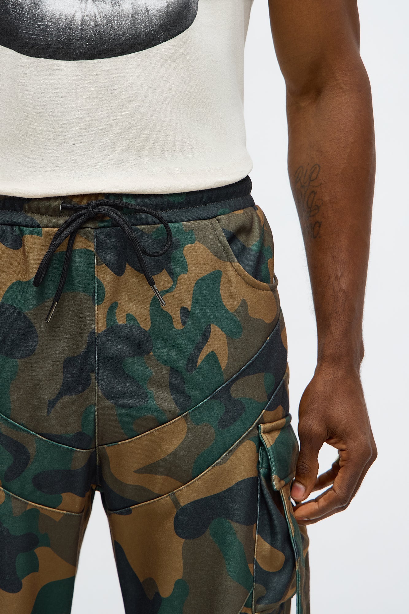 Baggy Cargo Look At Me Sweatpants - Camouflage