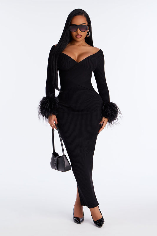 Cozy Plots Off Shoulder Maxi Dress - Black