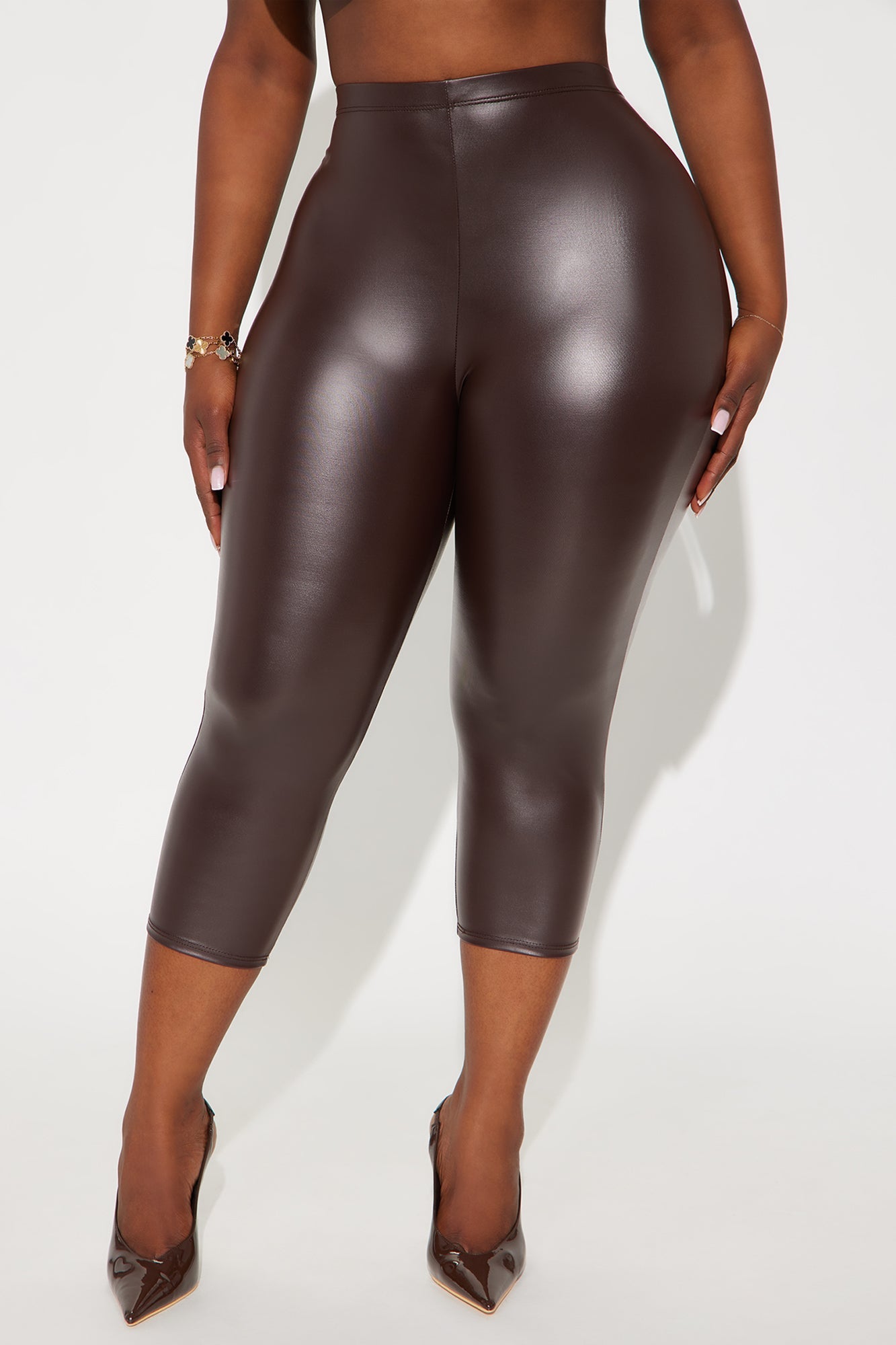 Linda Mid Rise Faux Leather Capri Legging 19″ - Chocolate