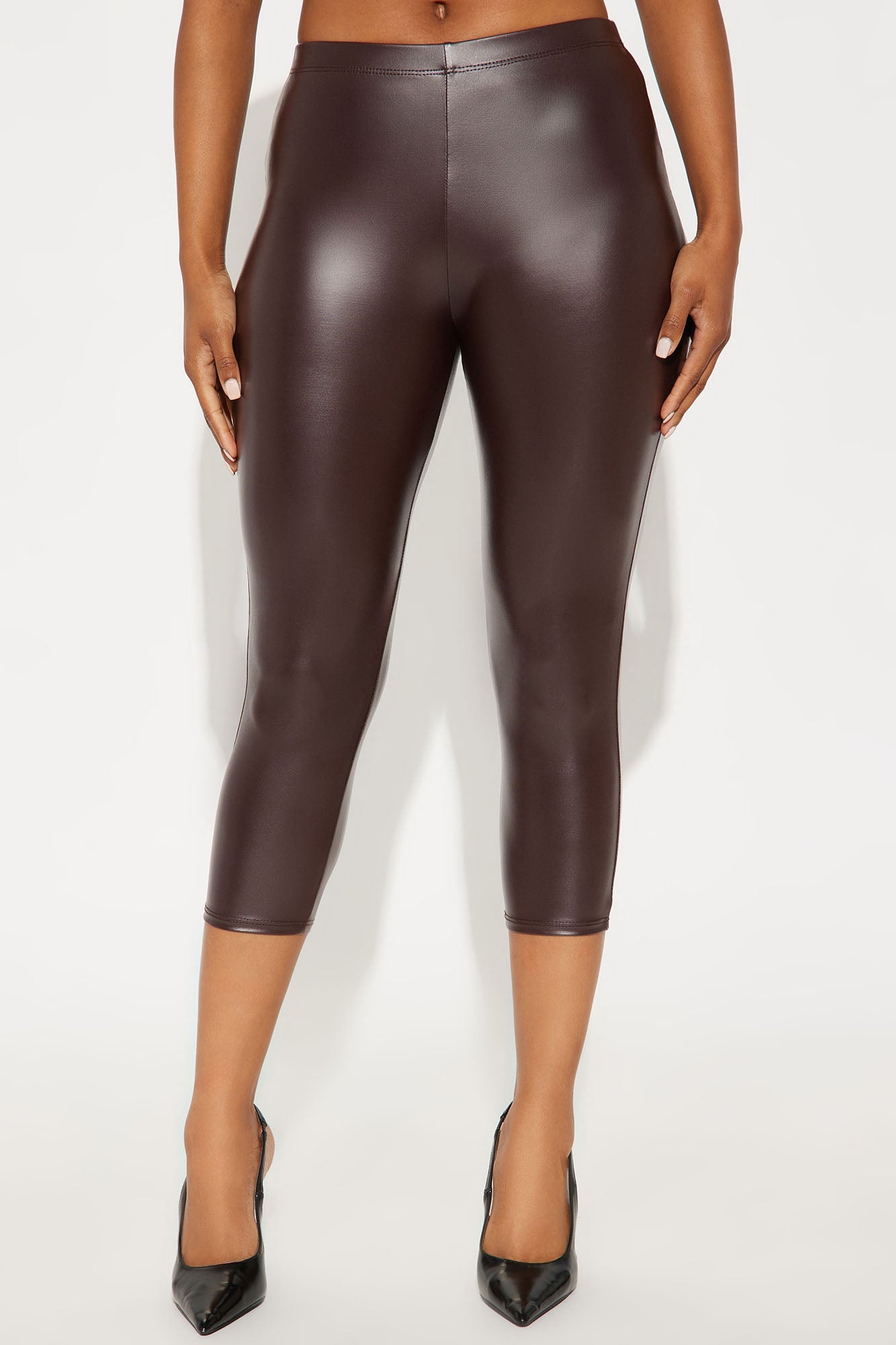 Linda Mid Rise Faux Leather Capri Legging 19″ - Chocolate