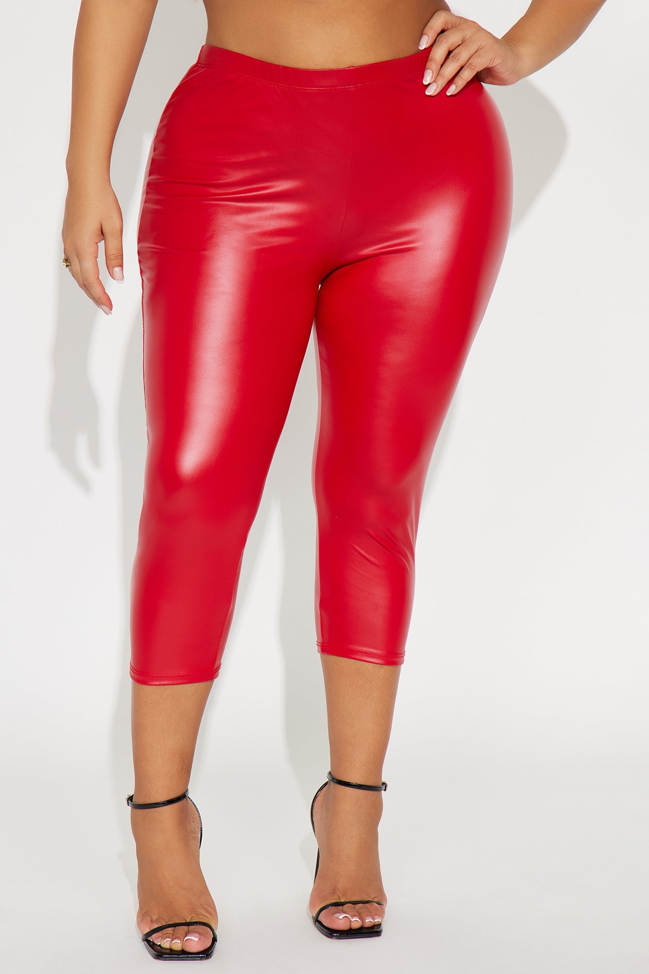 Linda Mid Rise Faux Leather Capri Legging 19″ - Red