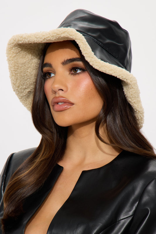 Chance Of Snow Bucket Hat - Black/White