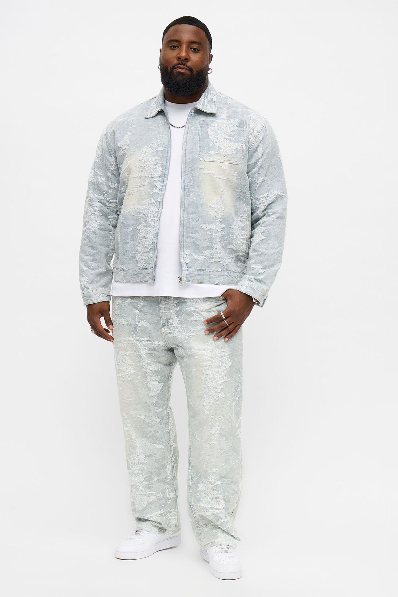 Straight Fading In And Out Jeans - Light Wash