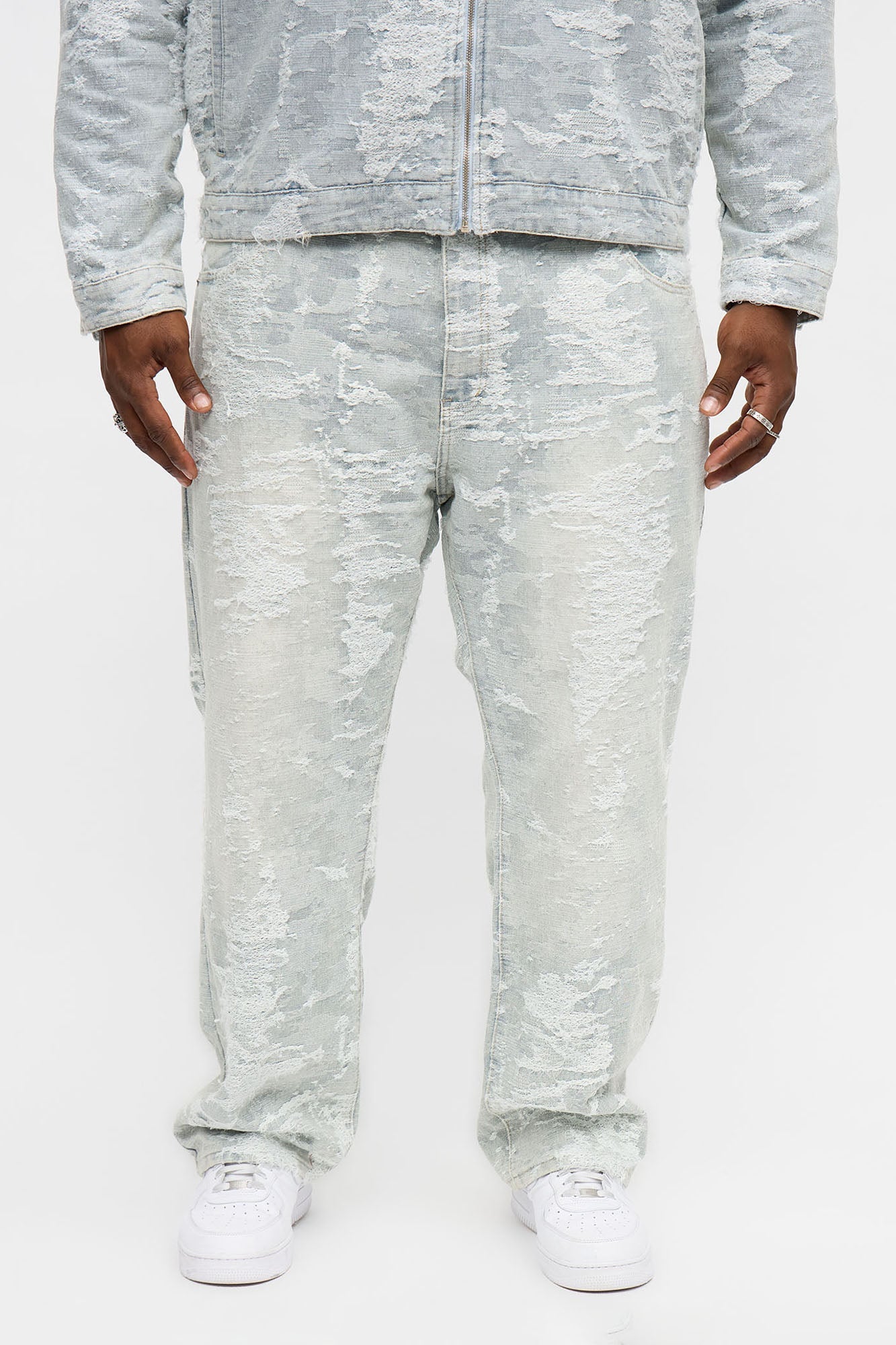 Straight Fading In And Out Jeans - Light Wash