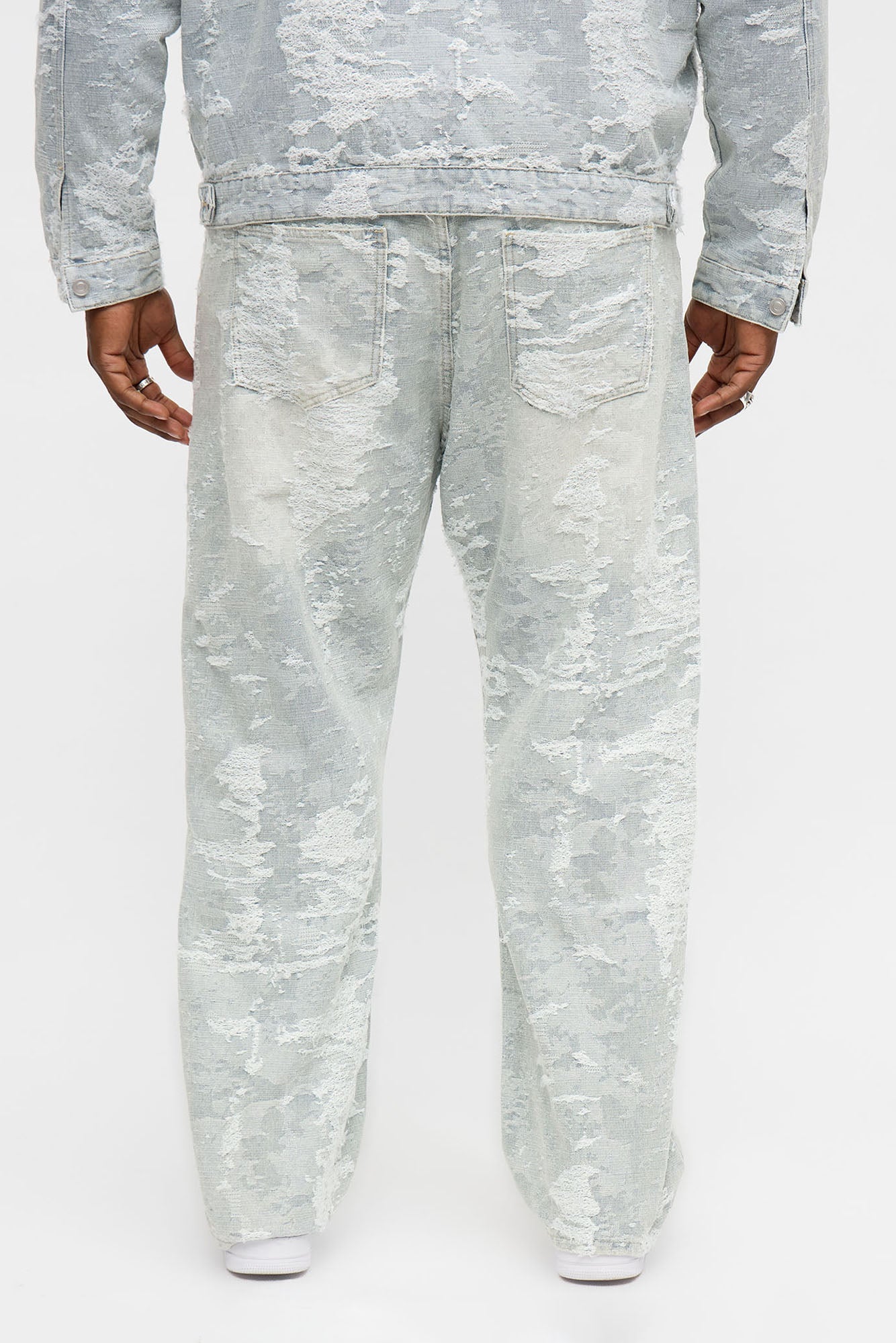 Straight Fading In And Out Jeans - Light Wash