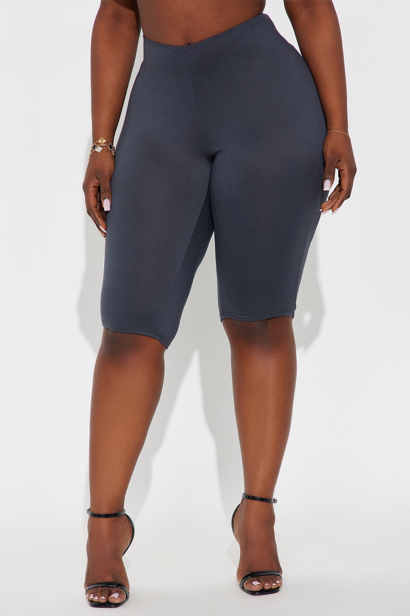 Feeling Cheeky Mid Rise Ruched Butt Capri Legging 14″ - Charcoal