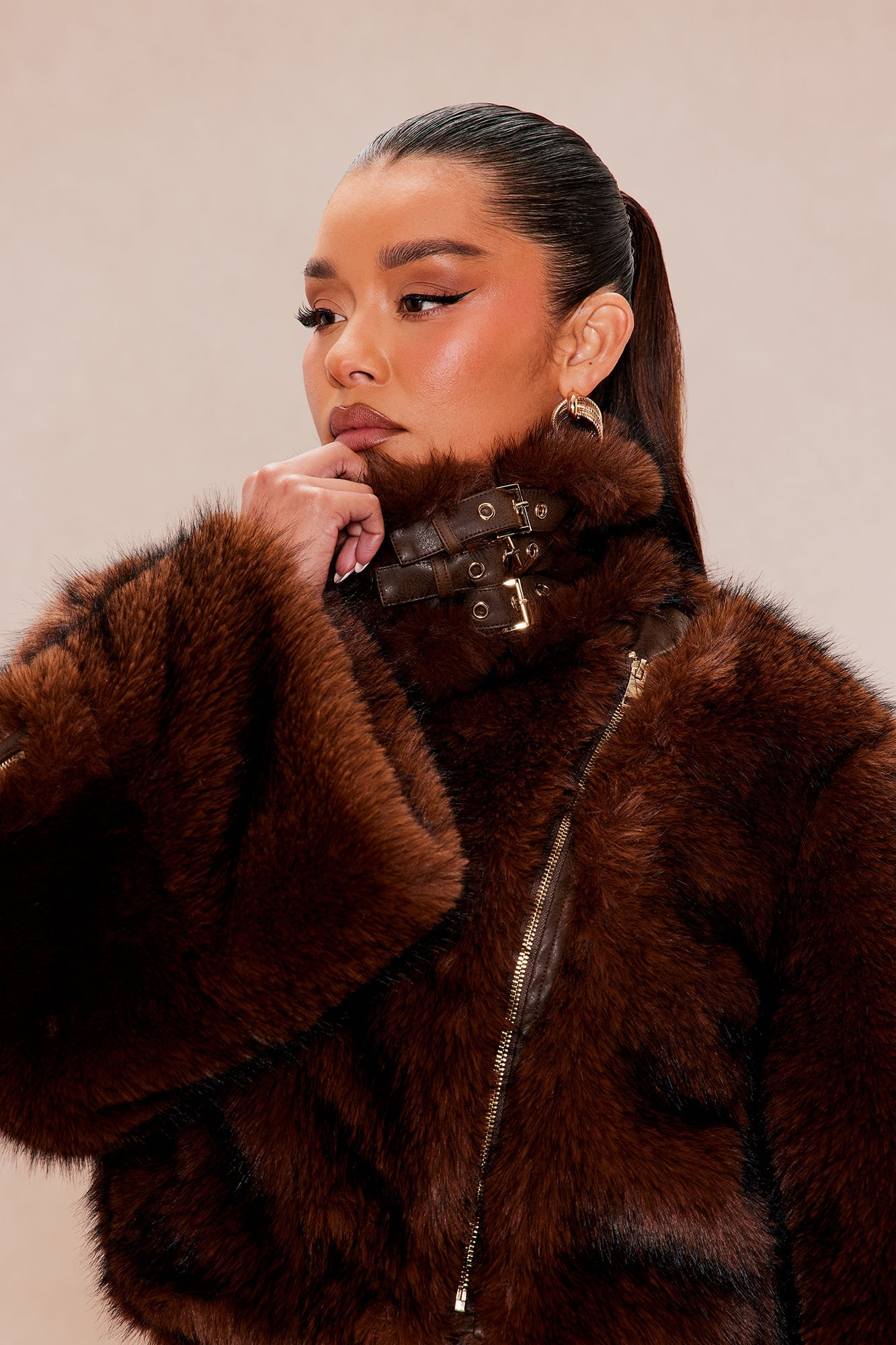 Rue Buckle Cropped Faux Fur Jacket - Brown